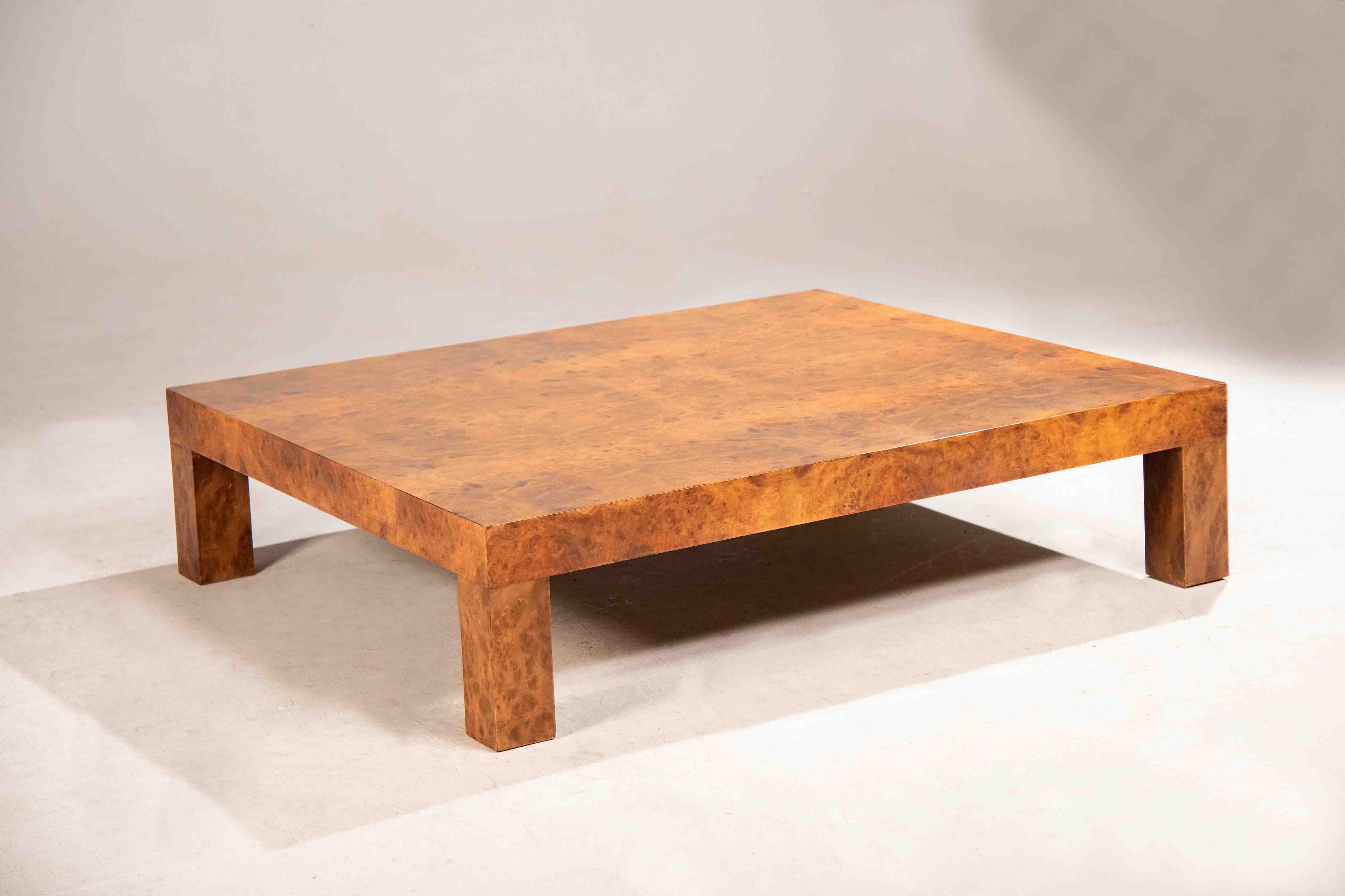 Moderne Table basse carrée en loupe d'orme des années 1970 en vente