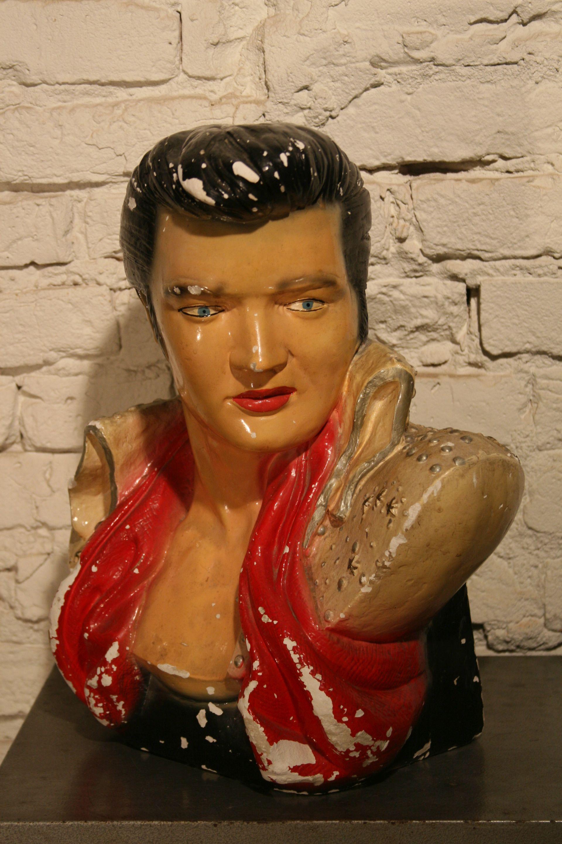 Original figure of the head of King Rock N Roll Elvis Presley made in U.S.A. in the 1970s.
Life-size, made of plaster, hand painted. Material and varnish losses visible in the photographs. The figure has no cracks or any signs of