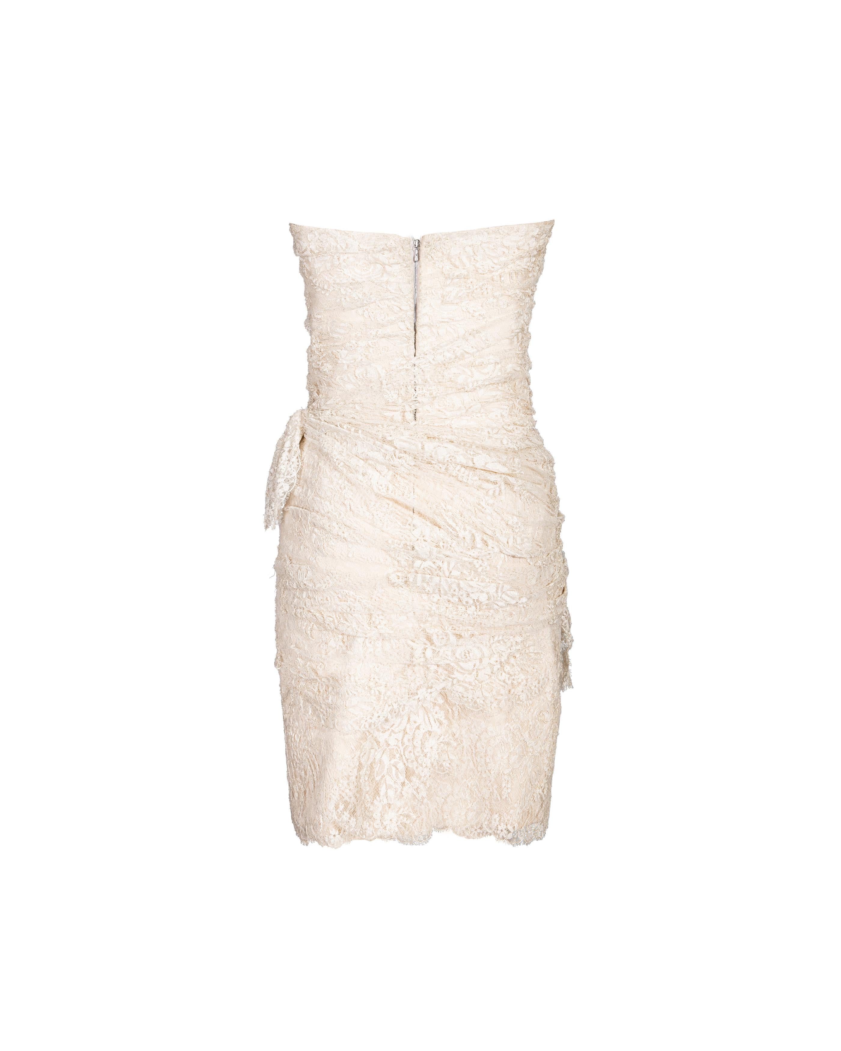 Emanuel Ungaro, robe fourreau écrue sans bretelles en dentelle des années 1970 Pour femmes en vente