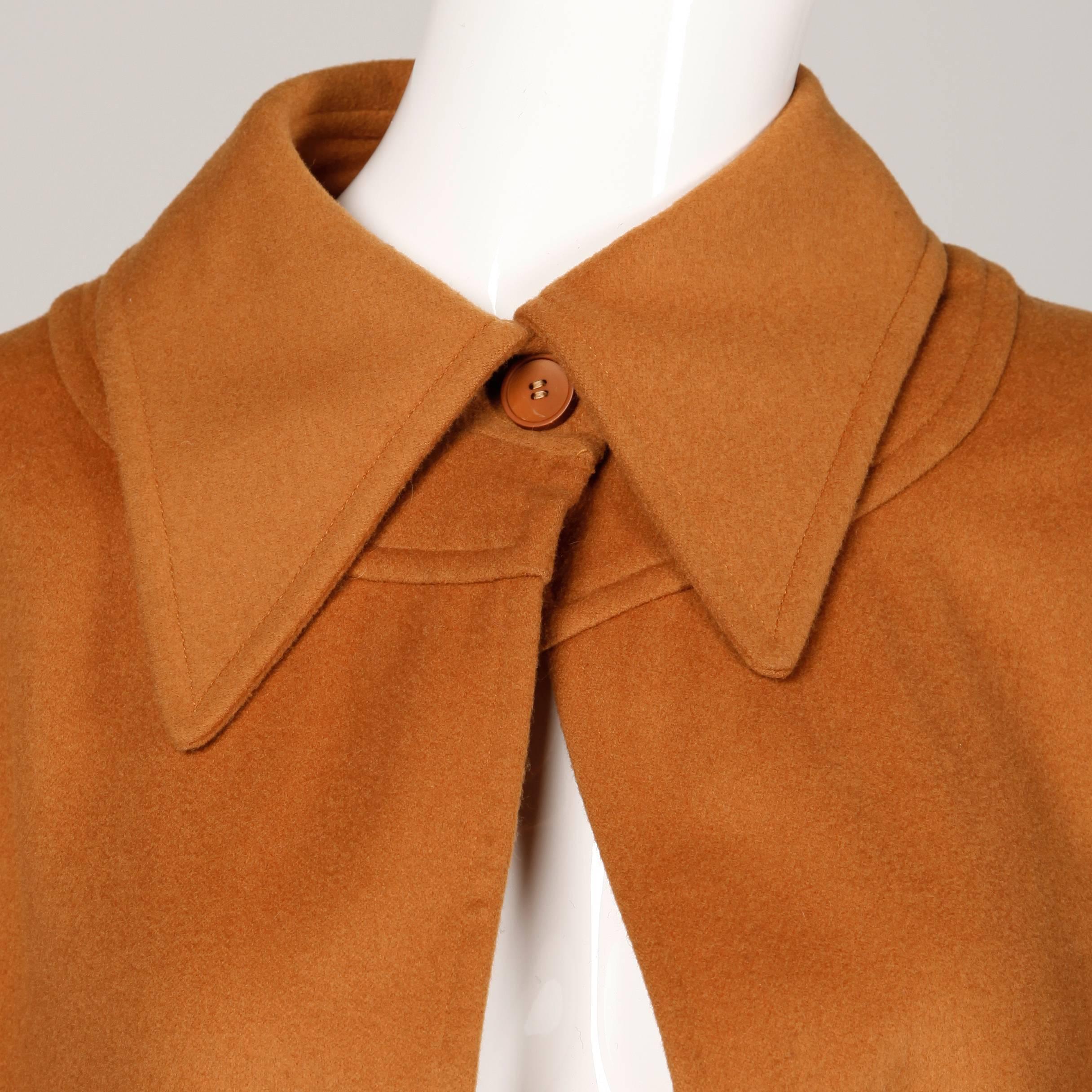1970 Emanuel Ungaro Parallele Paris Vintage Camel Wool Cape Coat/ Jacket Pour femmes en vente