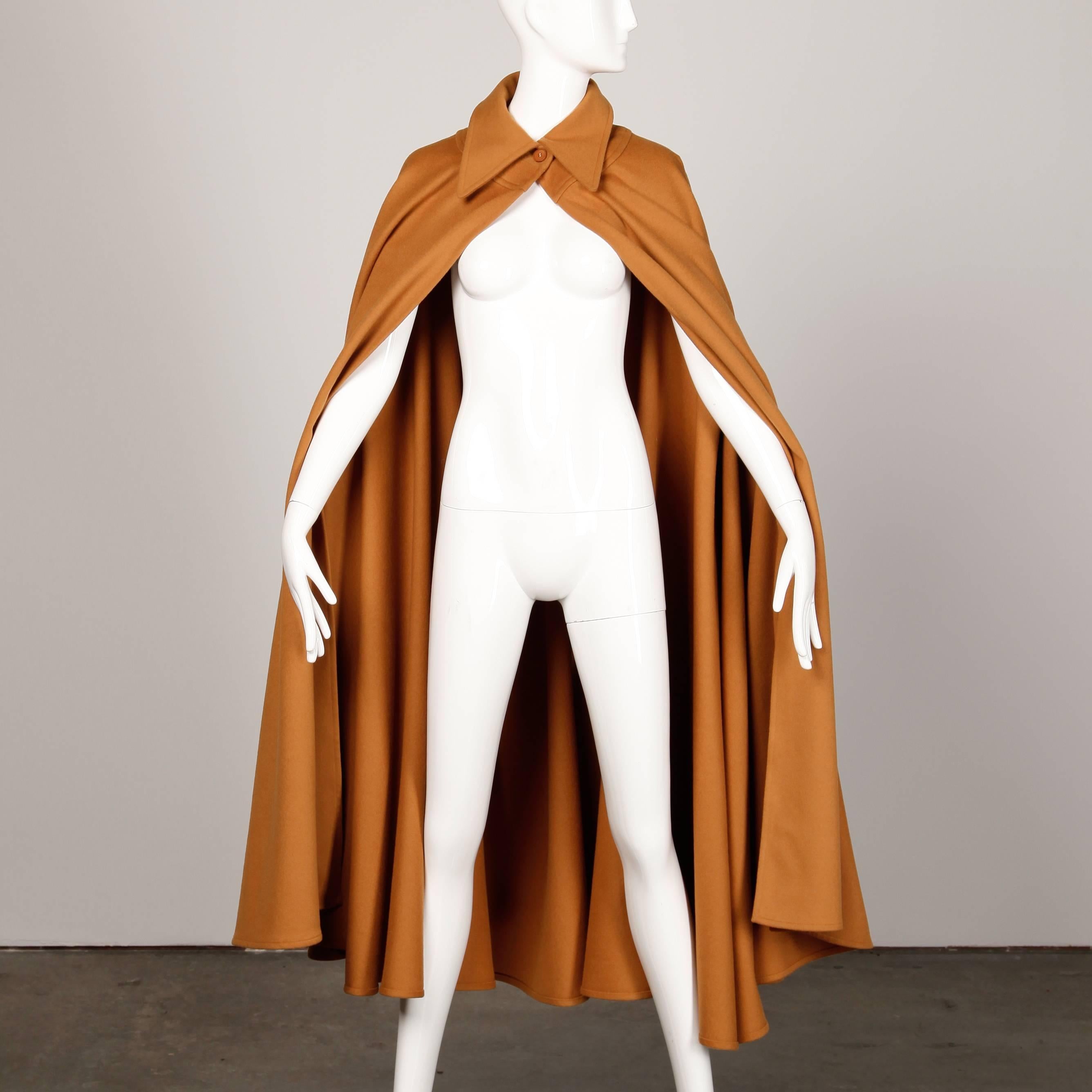1970 Emanuel Ungaro Parallele Paris Vintage Camel Wool Cape Coat/ Jacket en vente 1