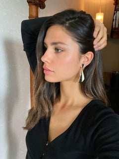 Emanuel Ungaro Paris Boucles d'oreilles en goutte en émail et plaqué or bicolore, années 1970