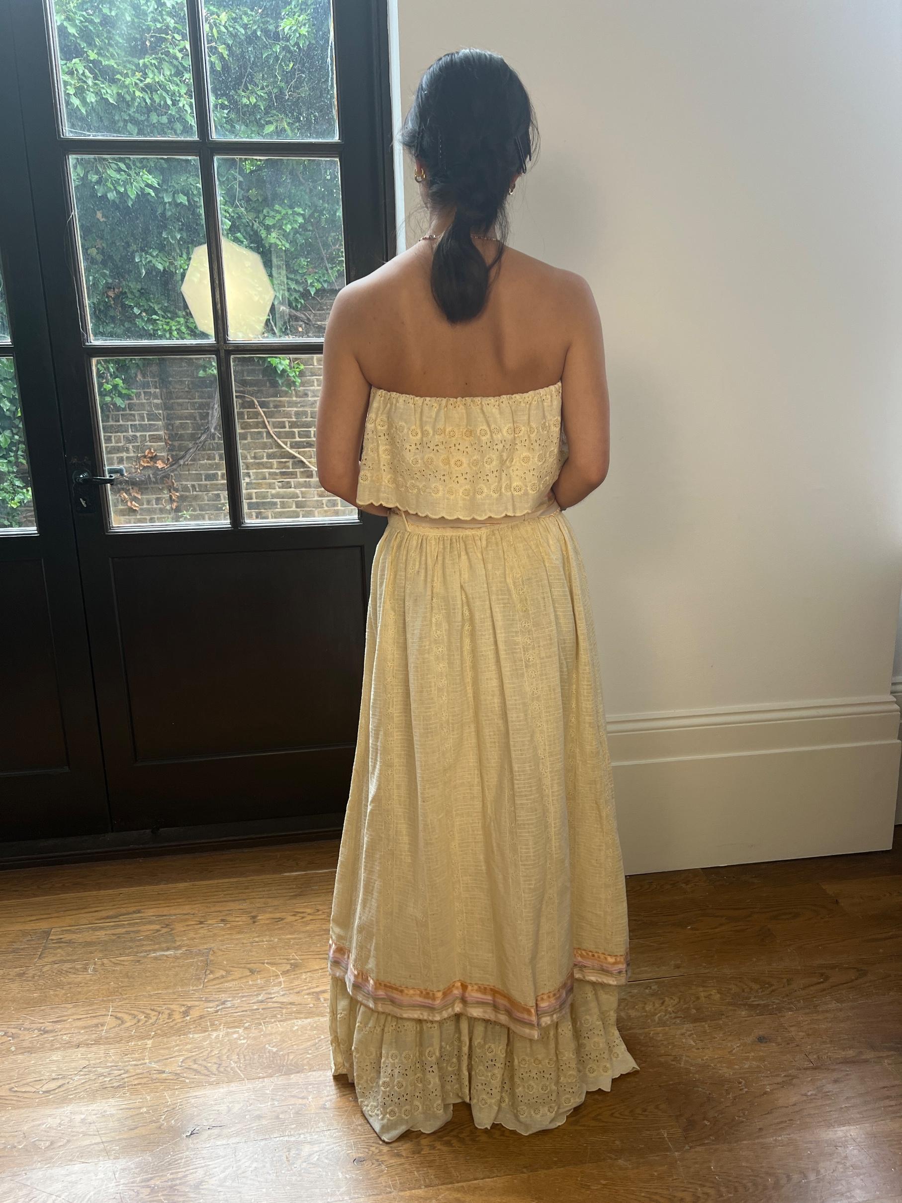 Conjunto Boho Bordado Crema y Cintas Años 70 en venta 5