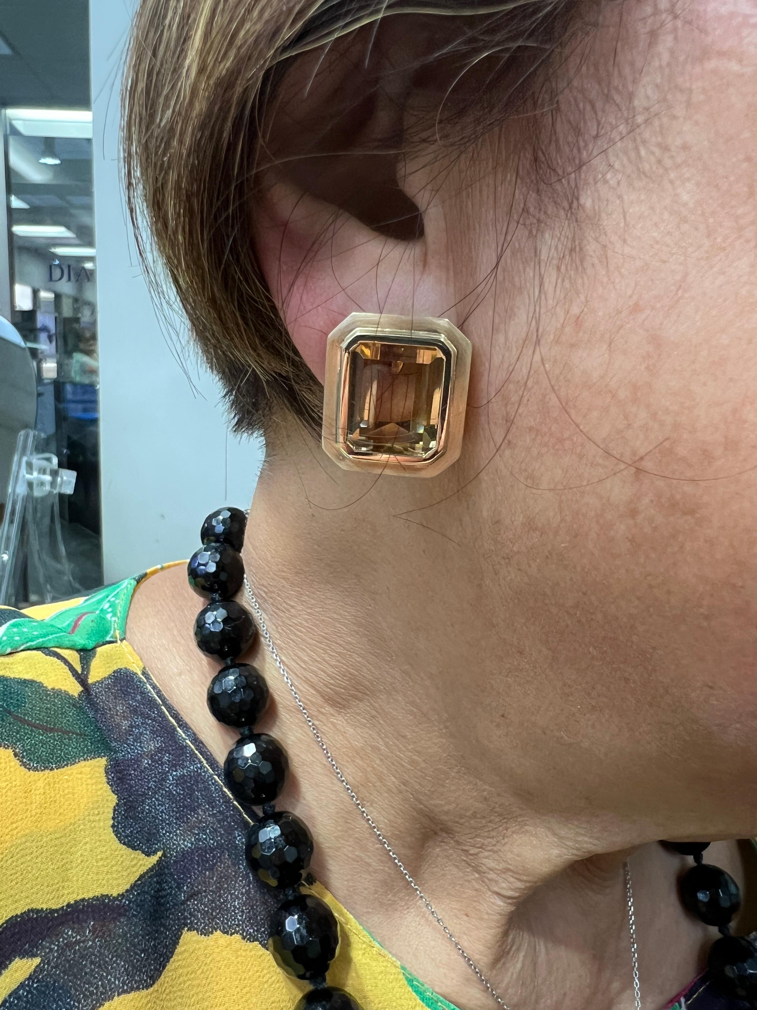 1970s Emerald Cut Citrine 14k Yellow Gold Clip And Post Earrings In Good Condition For Sale In Los Angeles, CA