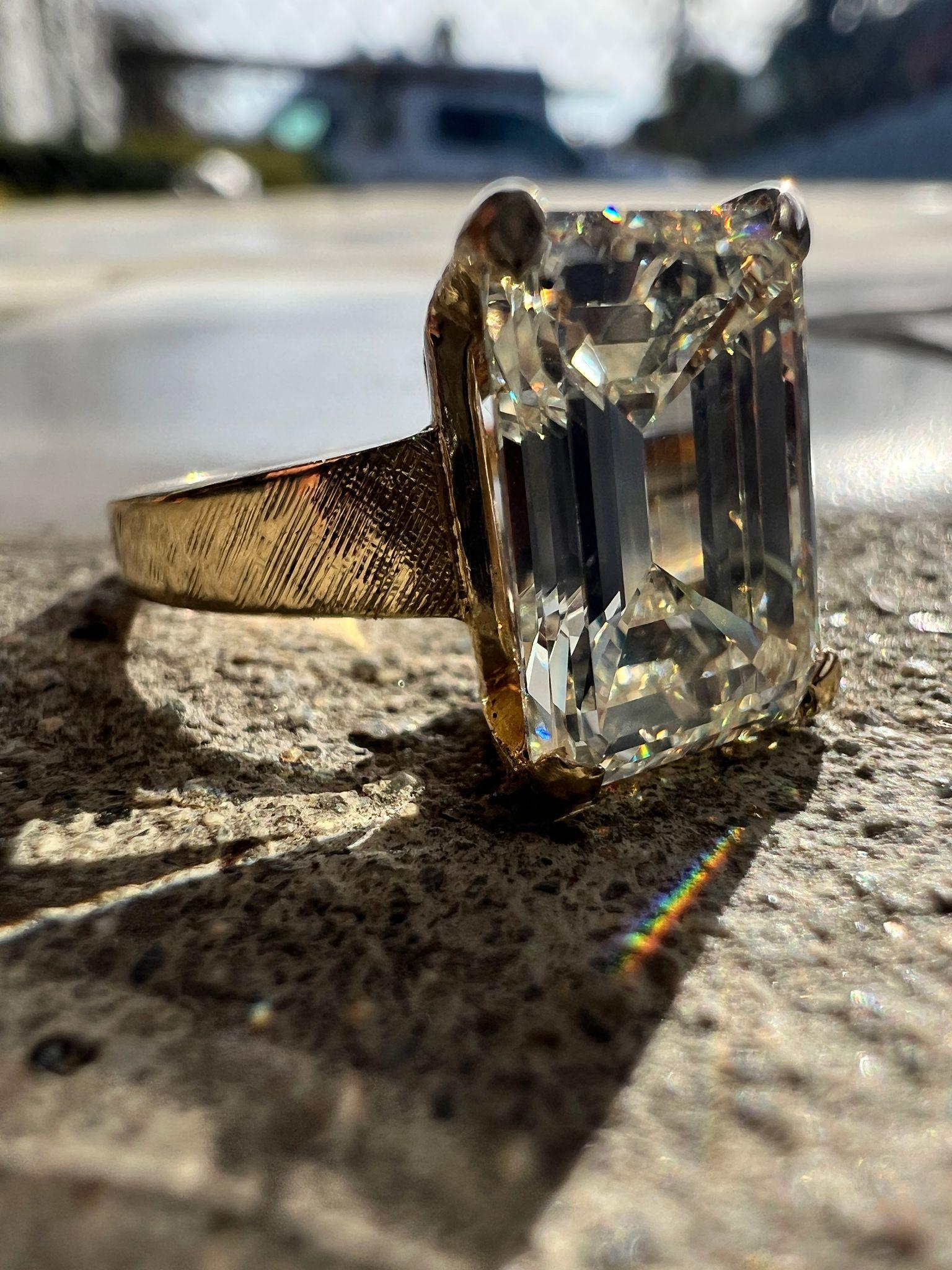 Elegant Estate Diamond Ring with GIA Certified Diamond 4.08 Carat N/VS2
Mid Century Modern Emerald Cut Diamond Engagement Ring
With very good polish and symmetry.
In the style of Tiffany and Co
11.35 x 8.40 x 4.99 mm.
Diamond Stone is elegant and