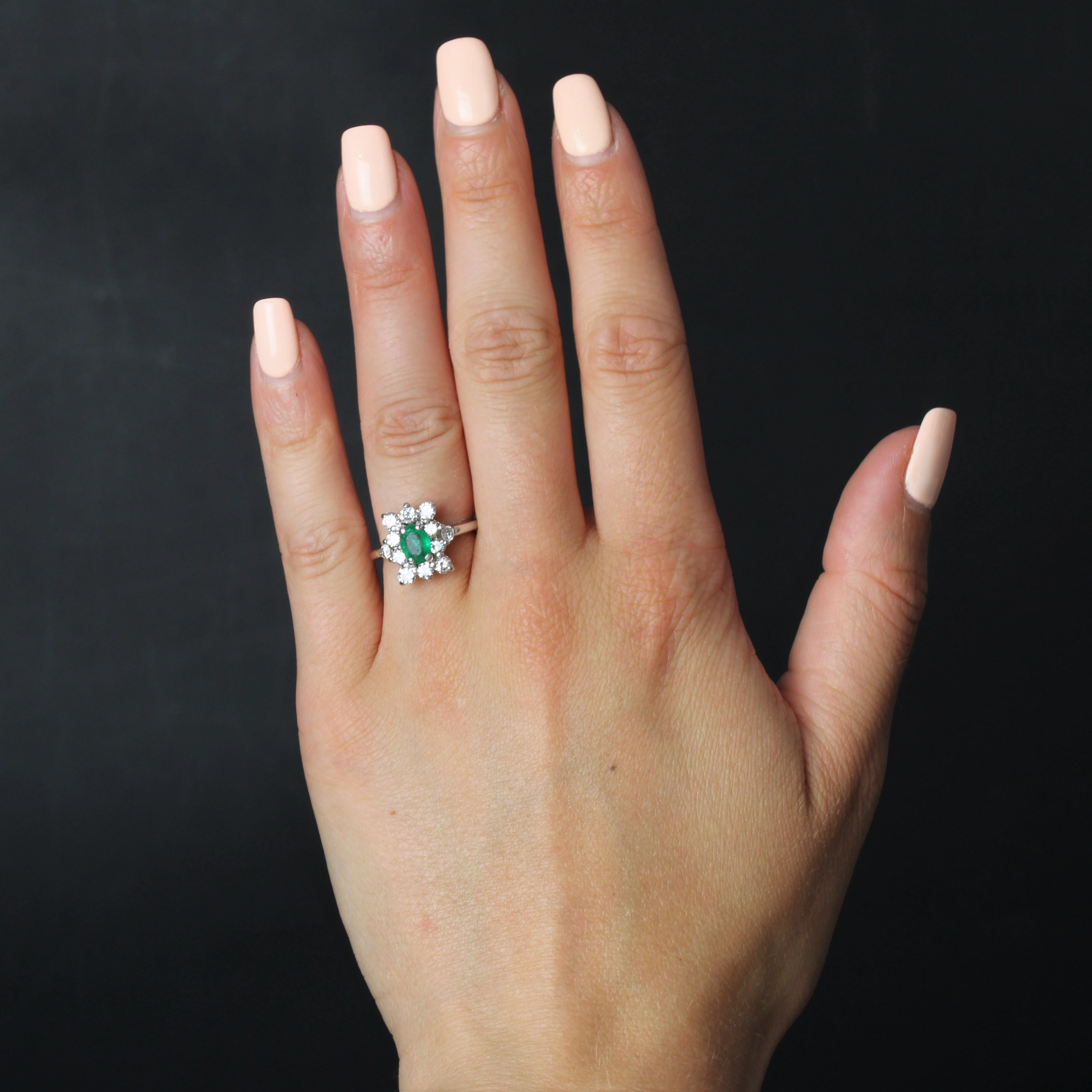 Ring in 18 karat white gold.
This lovely daisy ring is set with a central oval emerald held in 4 claws in a surround of modern brilliant-cut diamonds also held in claws.
Total weight of emerald : 0.50 carat approximately.
Total diamond weight : 0.75