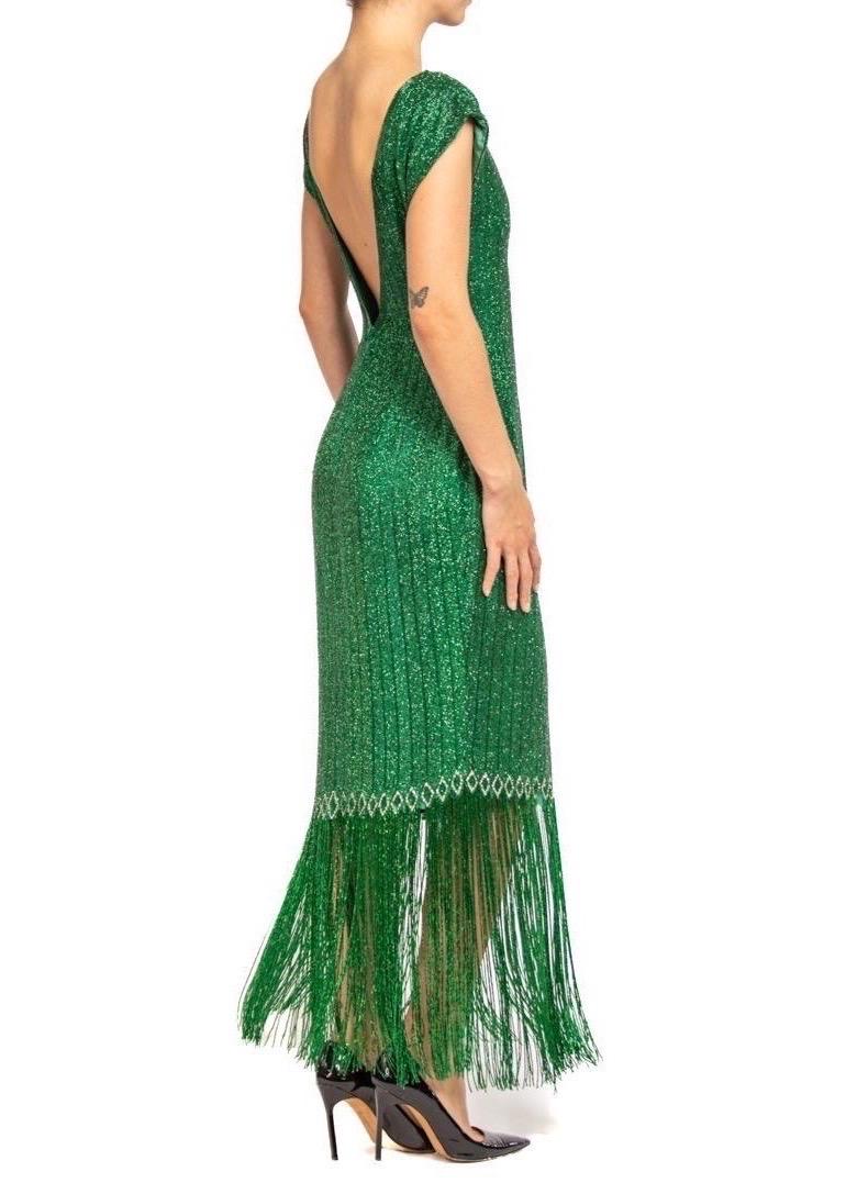 1970S Smaragdgrünes Seiden Organza Pavé Perlen Cocktailkleid mit Fransen Damen im Angebot