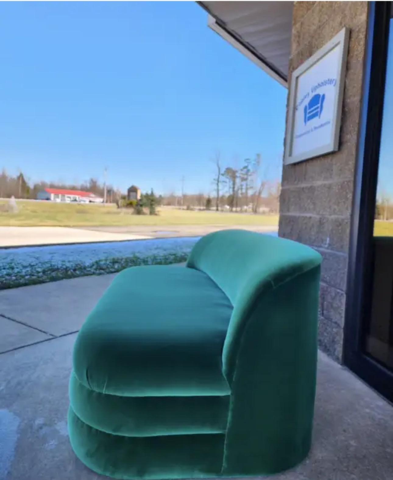 Mid-Century Modern Settee tapissée vert émeraude des années 1970 par Paul Evans pour Directional en vente