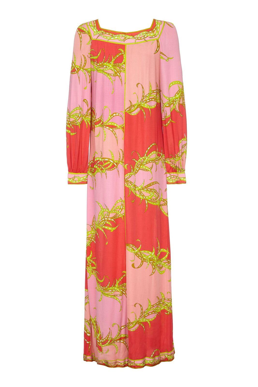 This incredible late 1960s to early 1970s tropical print silk lounge dress by Emilio Pucci is in superb vintage condition and is guaranteed to turn heads in any setting. Gathered slightly beneath a square neckline, the lightweight silk blend fabric