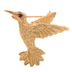 Vintage 1970s Engel Brothers 14 Karat Yellow Gold Hummingbird Brooch