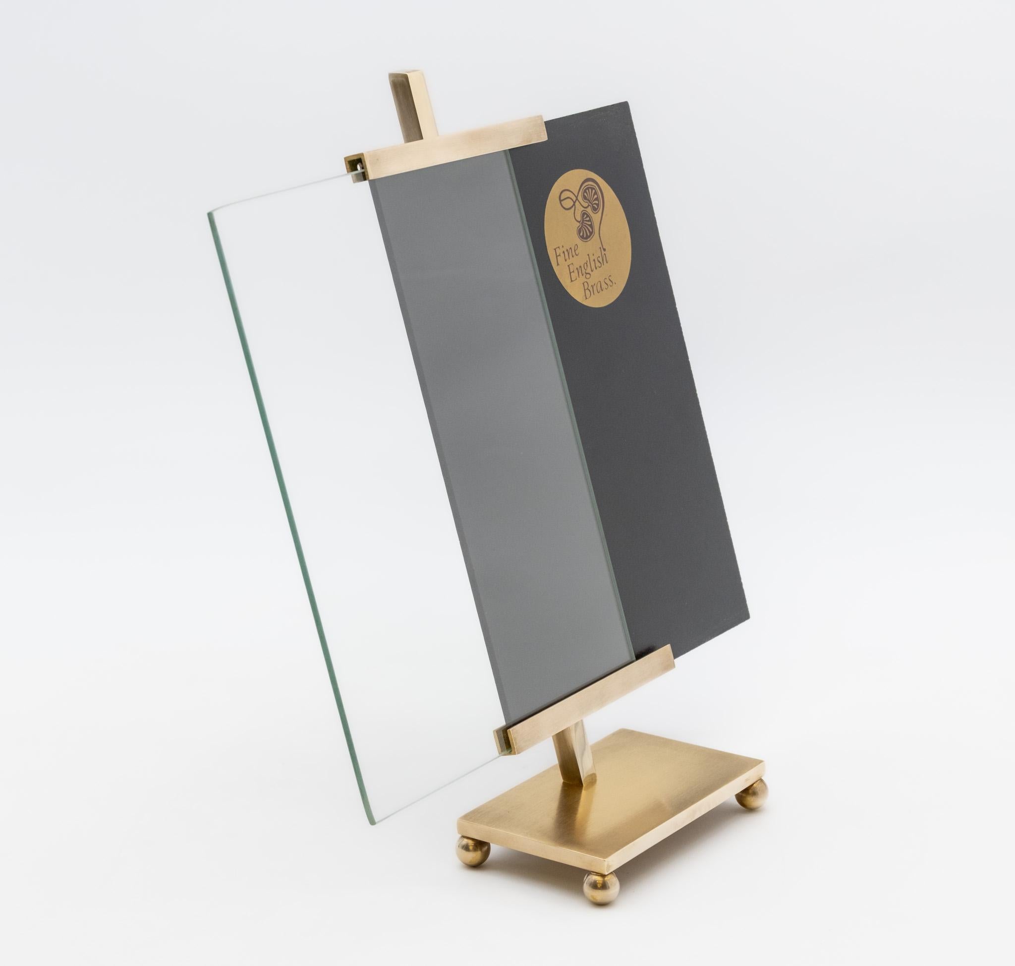 1970s English Brass Photo Frame on Angled Stand For Sale 4