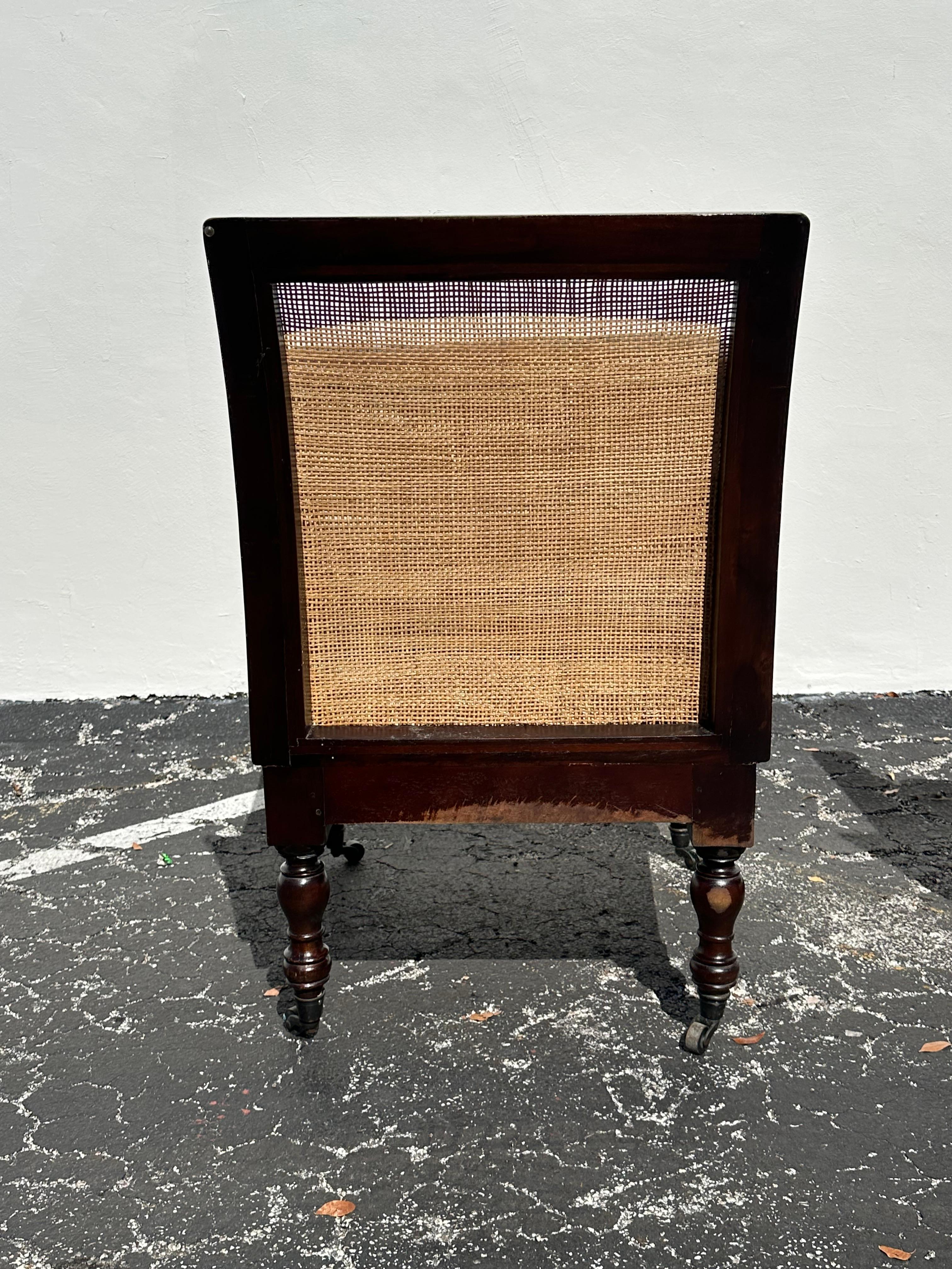 1970 Bibliothèque anglaise Bergère Recency Caned Mahogany Armchairs en vente 7