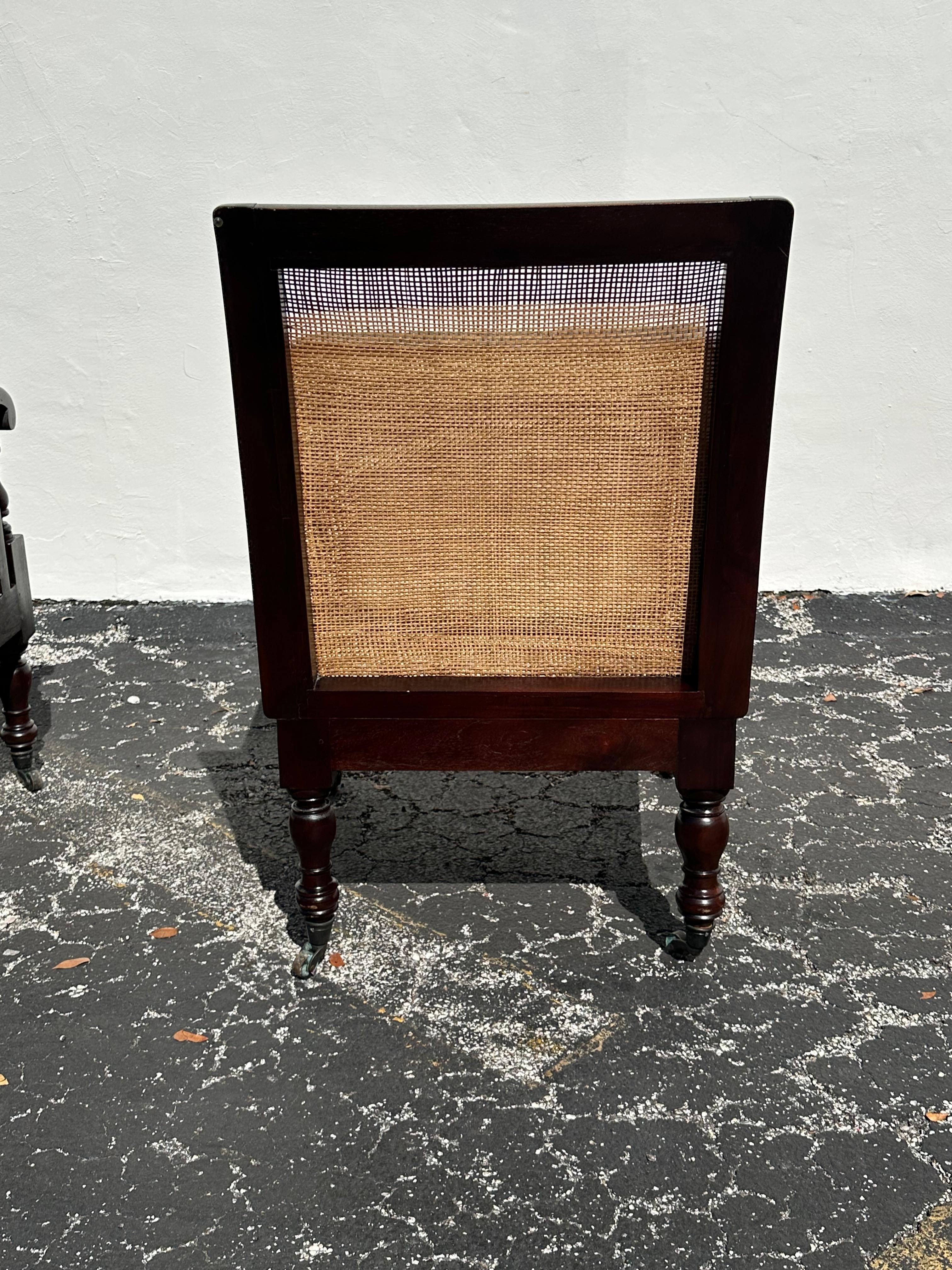 1970 Bibliothèque anglaise Bergère Recency Caned Mahogany Armchairs en vente 8