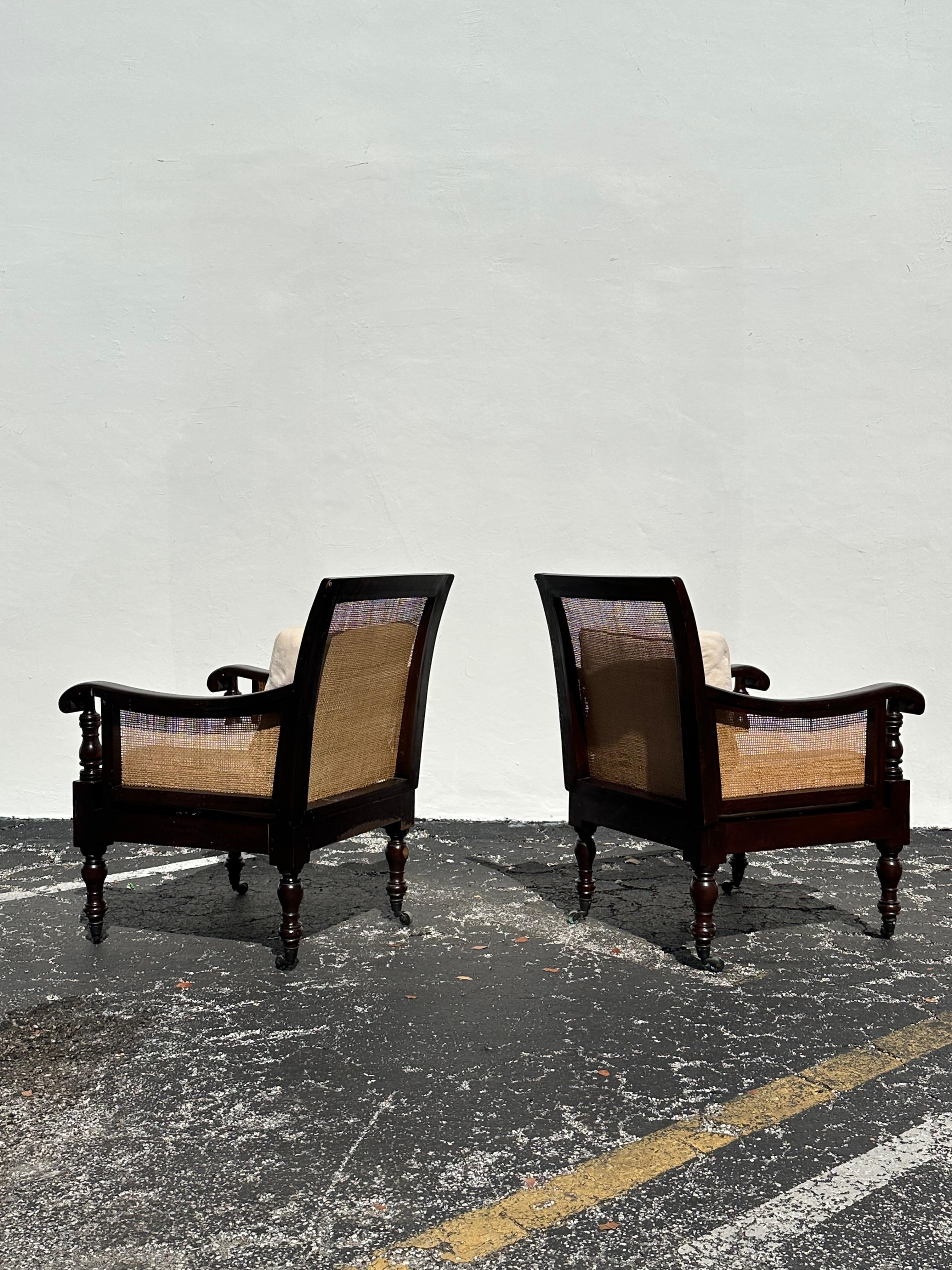 1970 Bibliothèque anglaise Bergère Recency Caned Mahogany Armchairs Bon état - En vente à Fort Lauderdale, FL