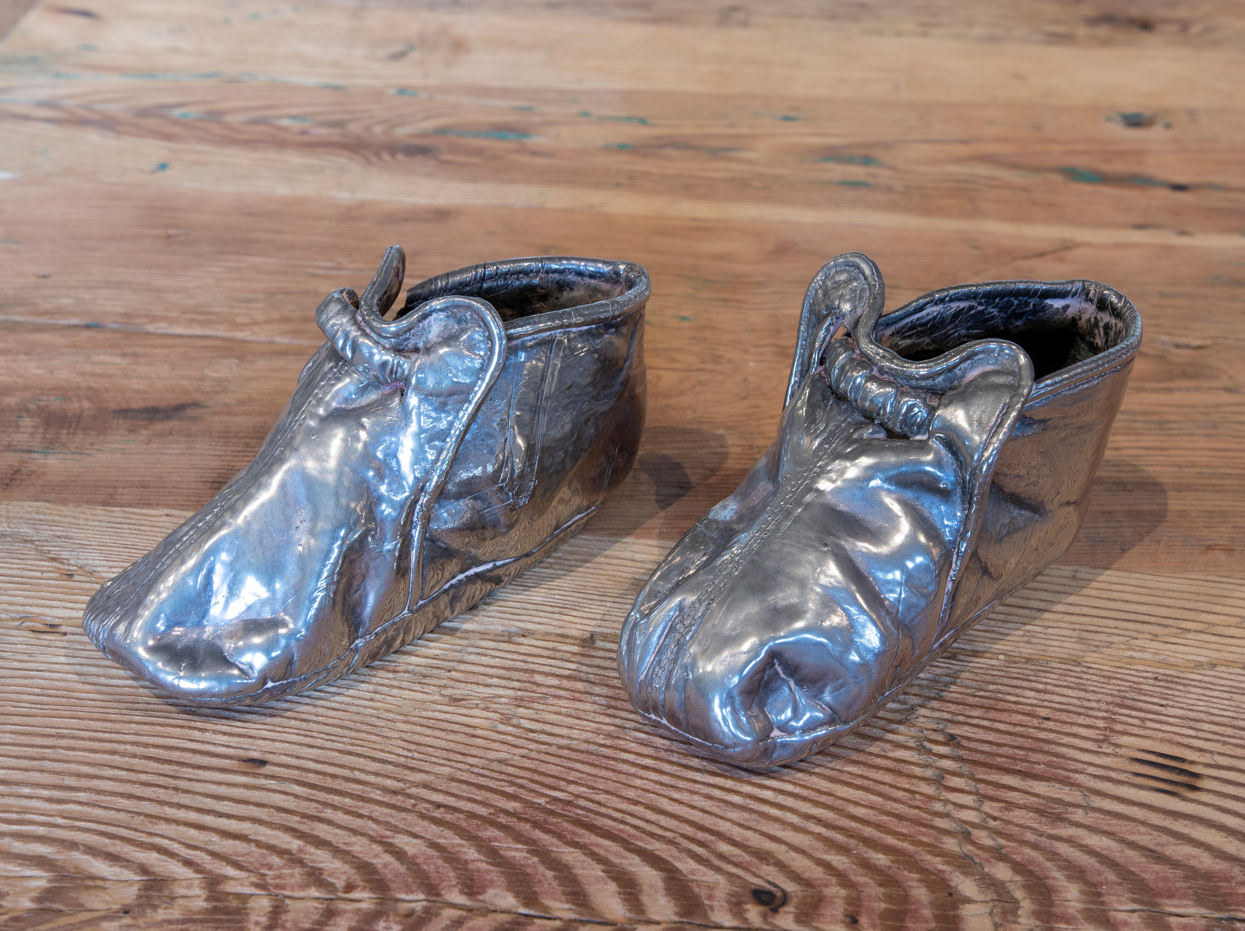 1970s English Pair of Silver Plated Metal Shoes In Good Condition For Sale In Marbella, ES