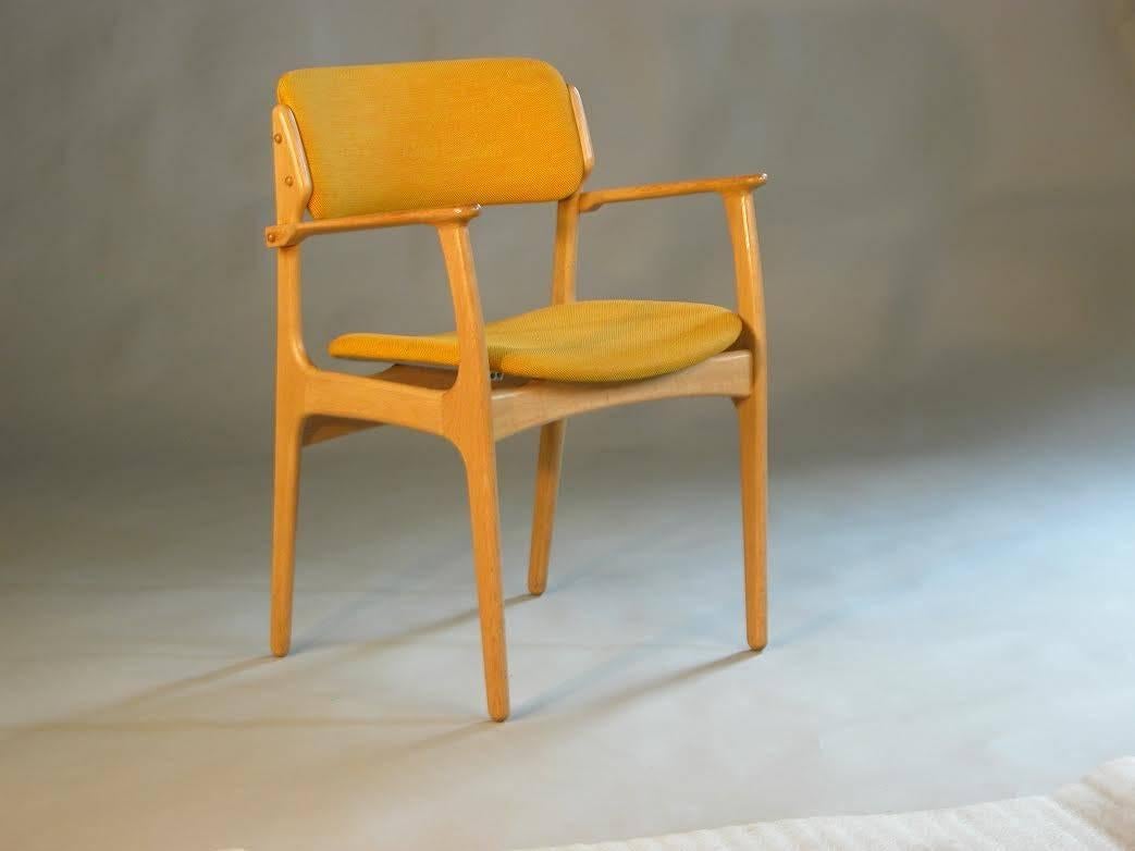 1970s Erik Buch fully restored Danish armchairs in oak - Inc. reupholstery

Elegant yet solid armchair / desk chair / dining chair with excellent woodwork that are evidence of good design and craftsmanship.

A solid oak construction with Erik