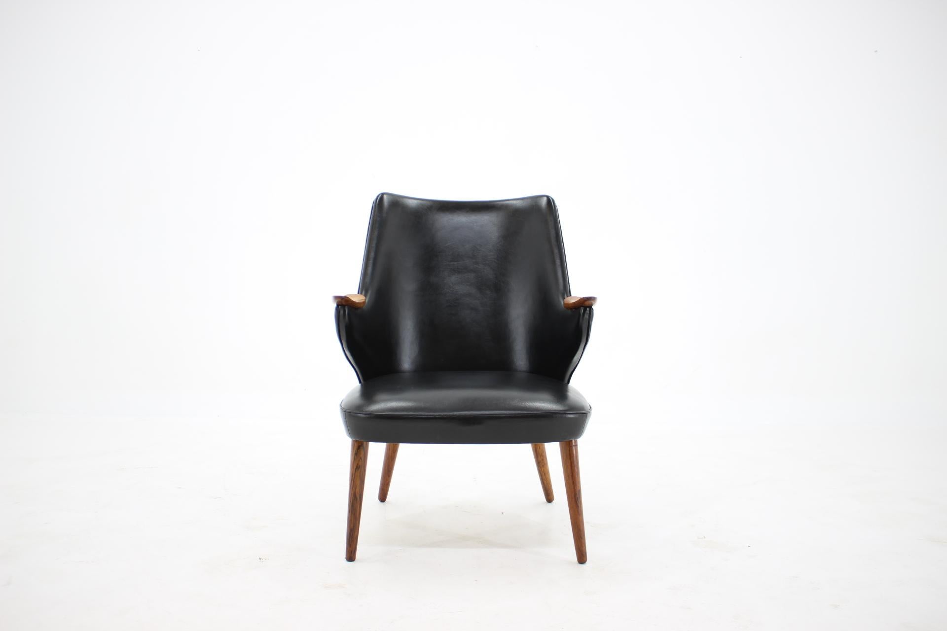 - Good original leatherette upholstery 
- Repolished wooden parts 
- High of seat 38 cm.