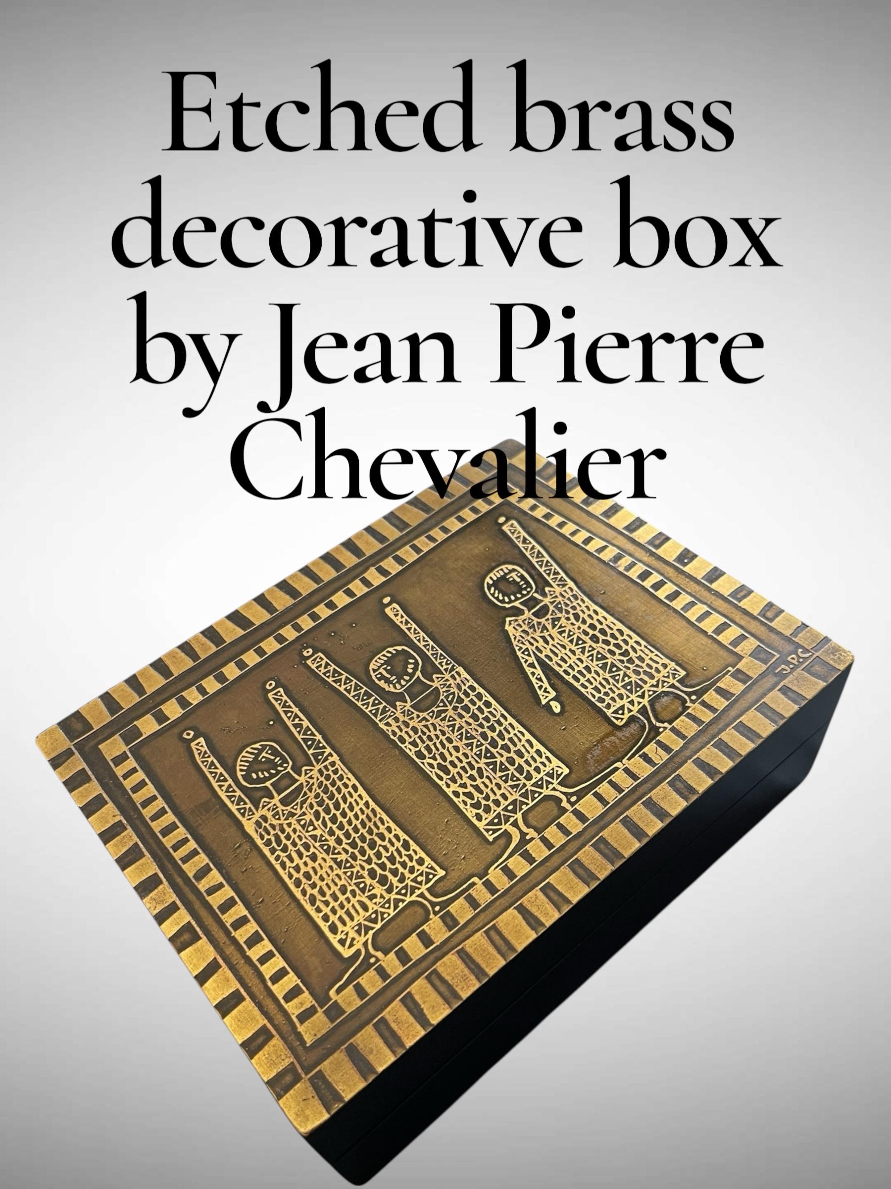 Boîte décorative en laiton gravé des années 1970 par Jean-Pierre Chevalier en vente 5