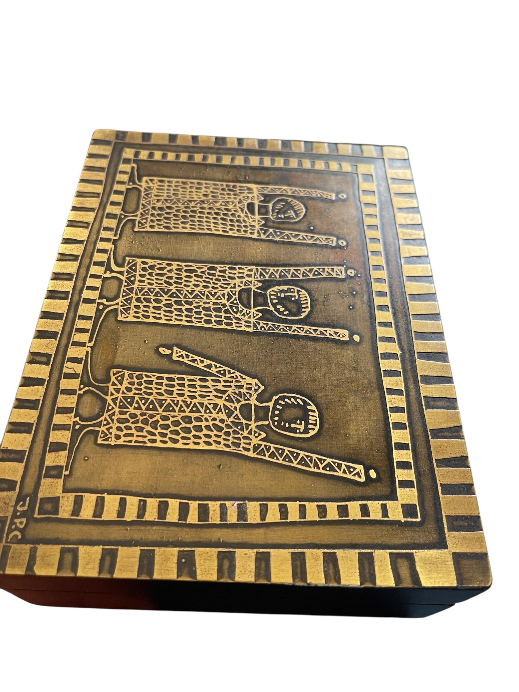 Boîte décorative en laiton gravé des années 1970 par Jean-Pierre Chevalier en vente 3