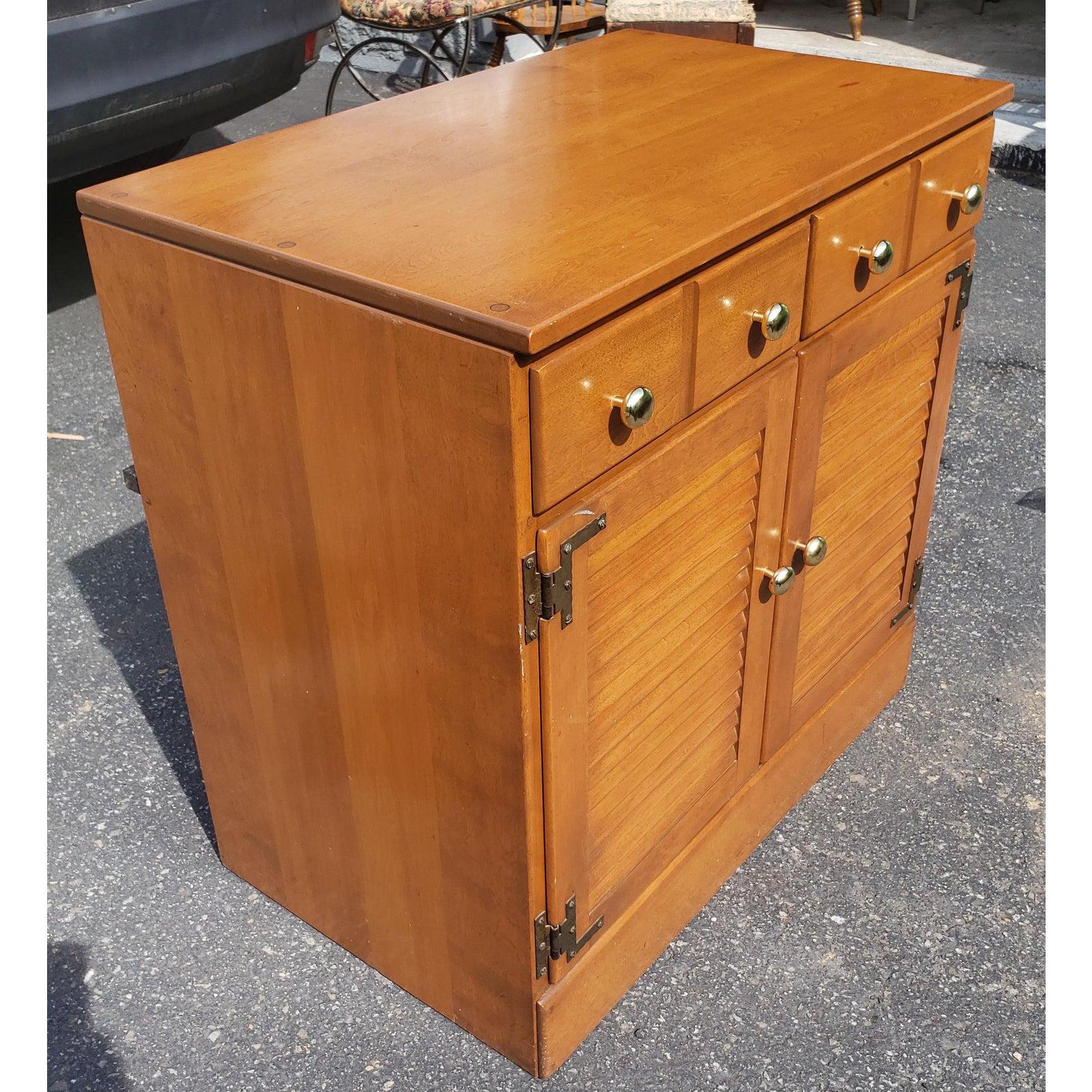 Ethan Allen Baumritter cabinet. Made of solid maple. In good condition. 
Measures: Cabinet. 30 W x 17 D x 30 H.
