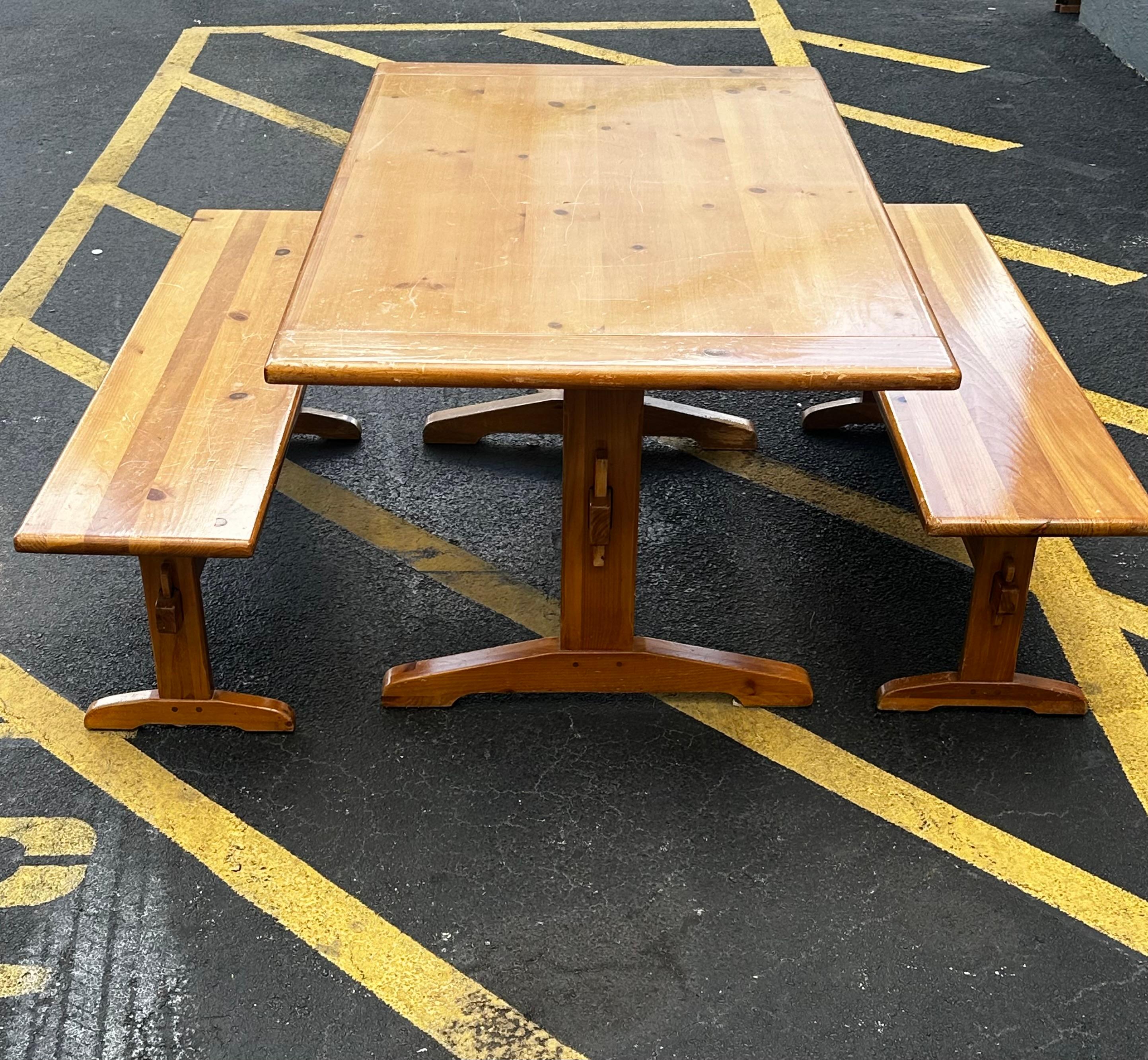 1970s Ethan Allen Trestle Wood Dining Table With Bench, Set of 3 In Good Condition For Sale In Fort Lauderdale, FL