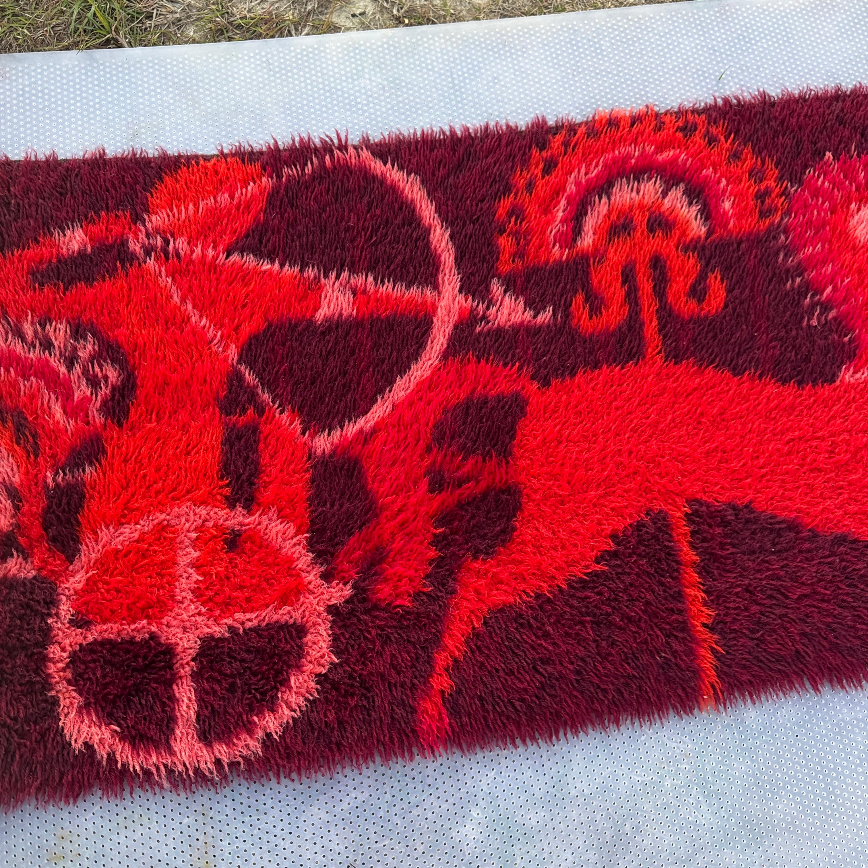 Mid-Century Modern 1970s Etruscan revival Scandinavian Rya Rug in Pink Tones For Sale
