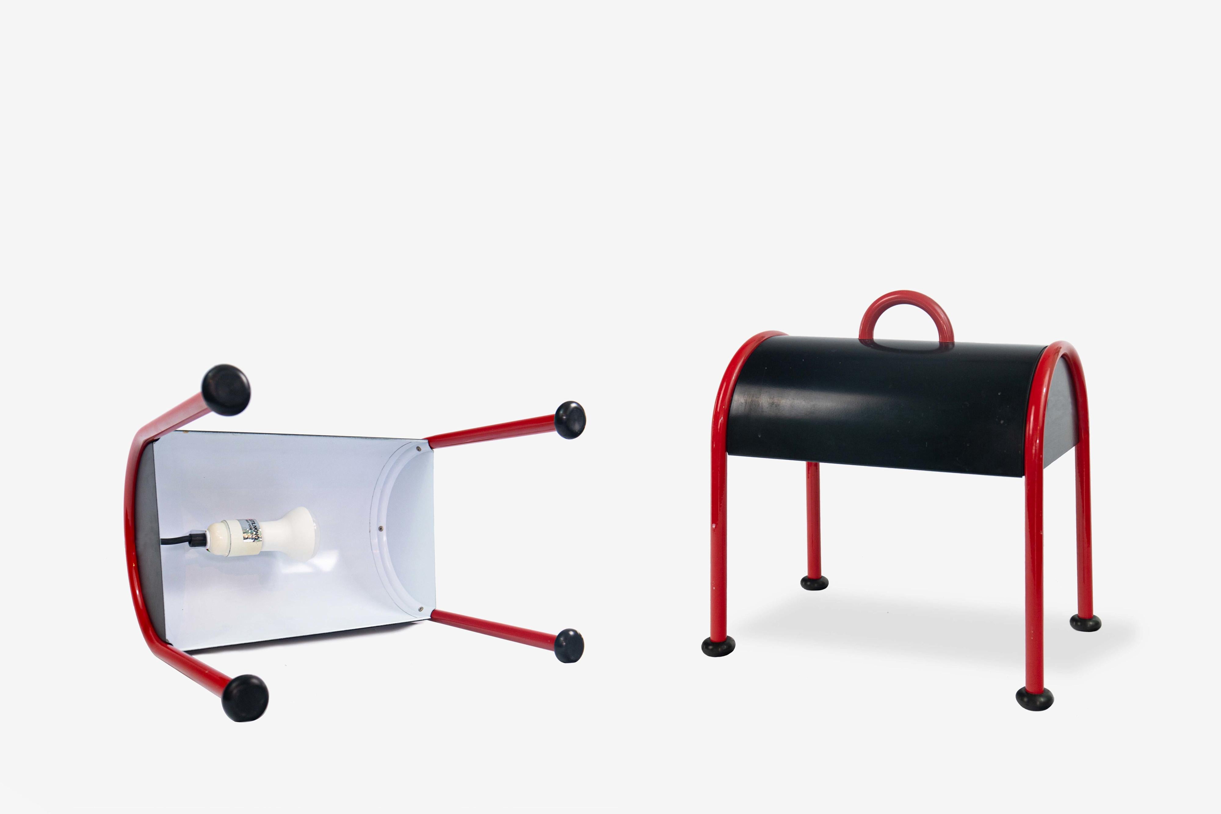 Lámparas de mesa Ettore Sottsass Stilnovo Valigia de los años 70 Color Negro Rojo Medianoche Moderno de mediados de siglo en venta