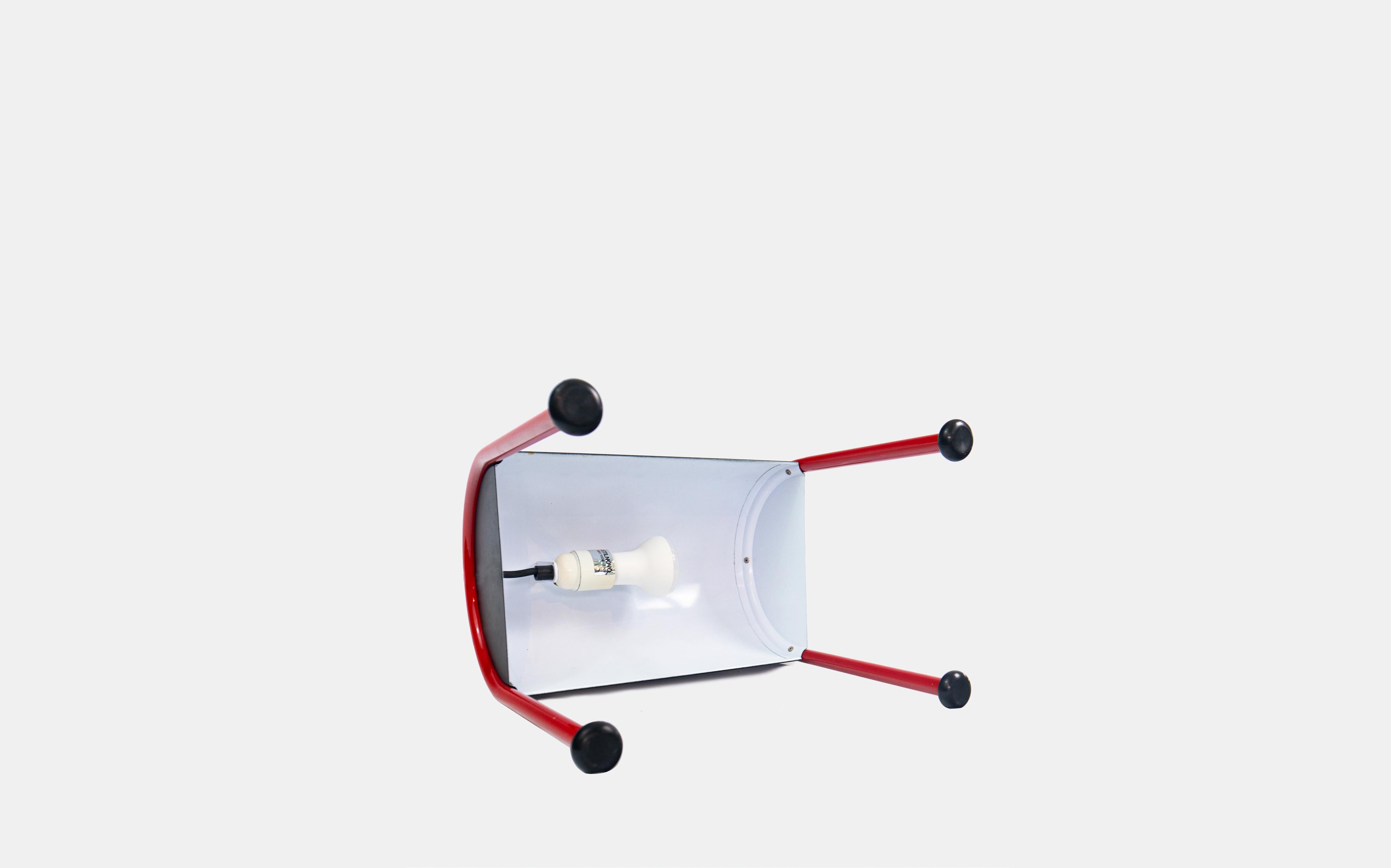 Lámparas de mesa Ettore Sottsass Stilnovo Valigia de los años 70 Color Negro Rojo Medianoche Italiano en venta