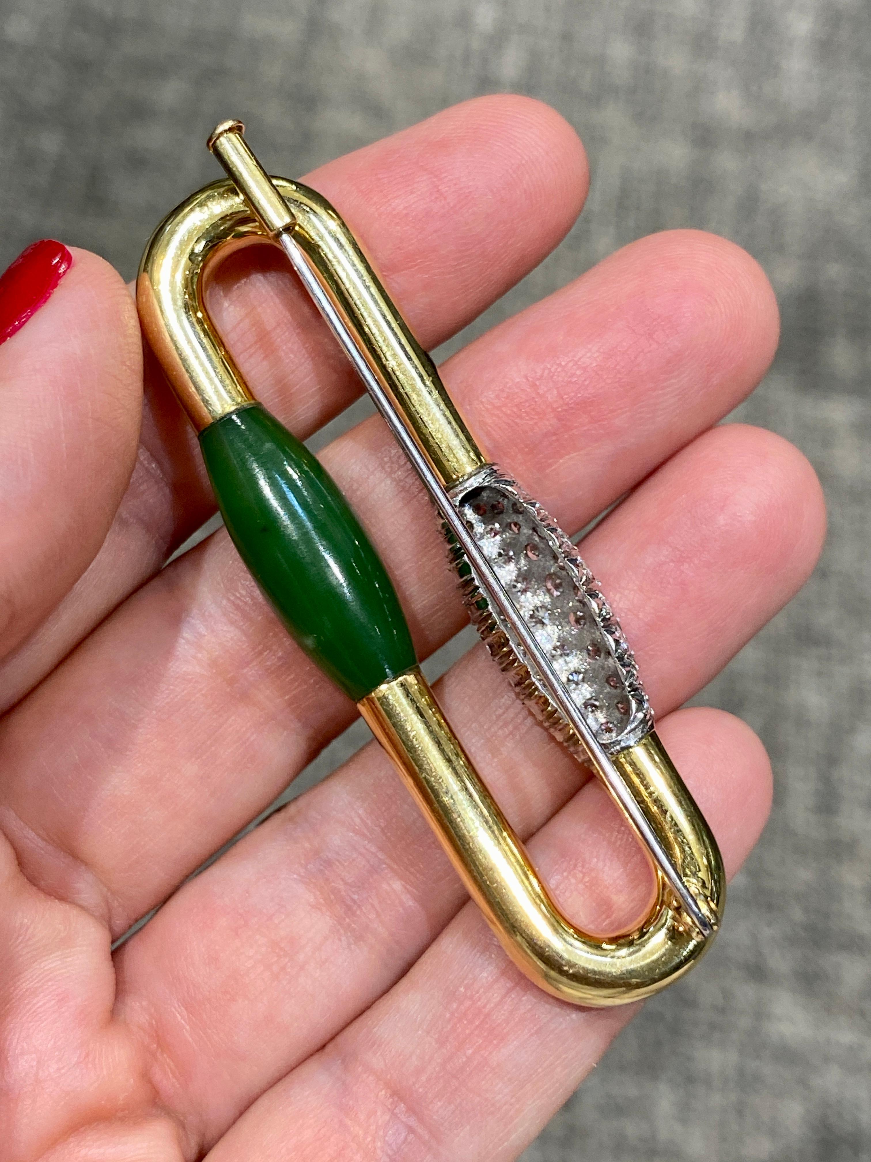 Contemporary 1970s European 14k gold, diamond and jade brooch For Sale