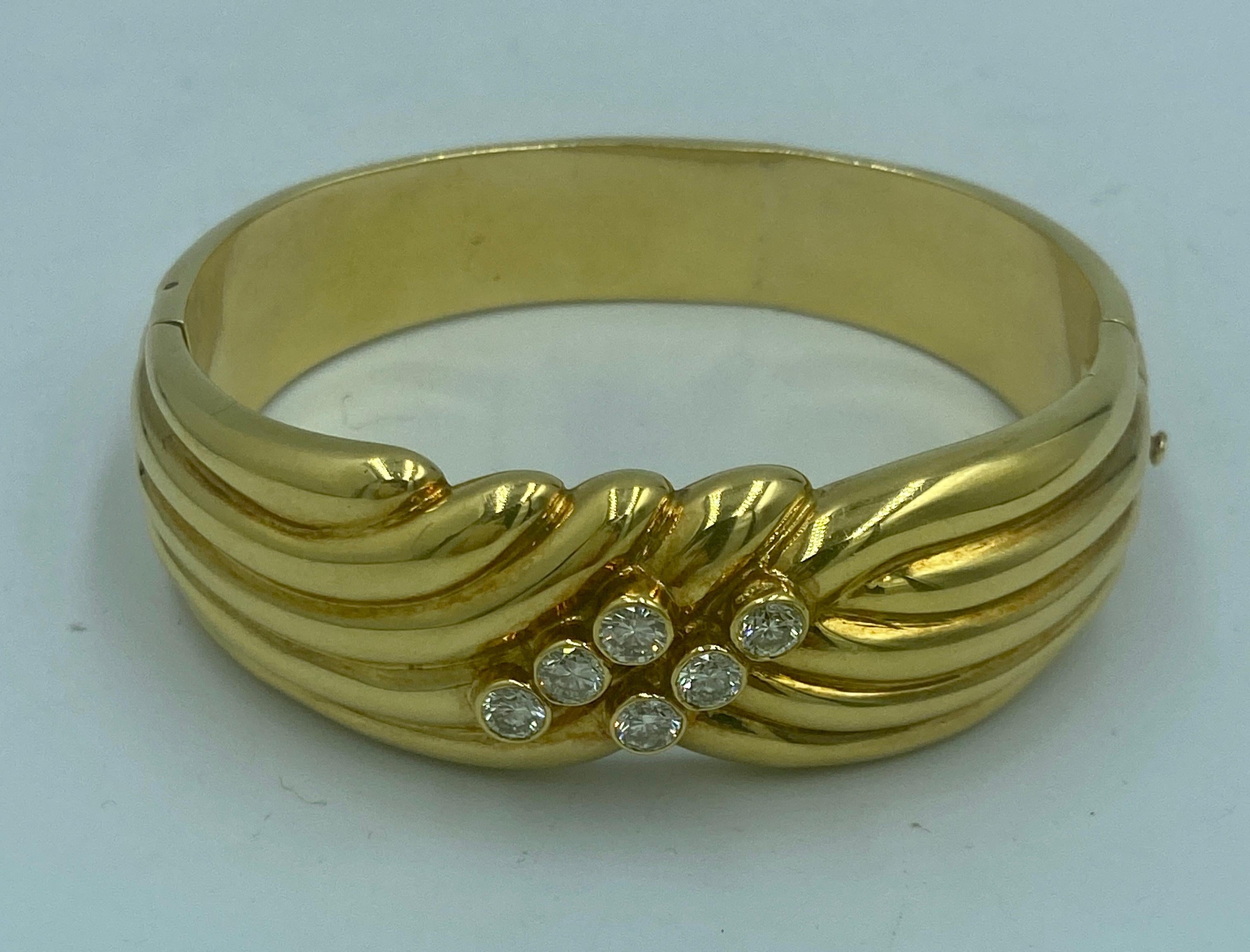 Contemporary 1970s European 18k gold cuff with 6 round cut diamonds For Sale