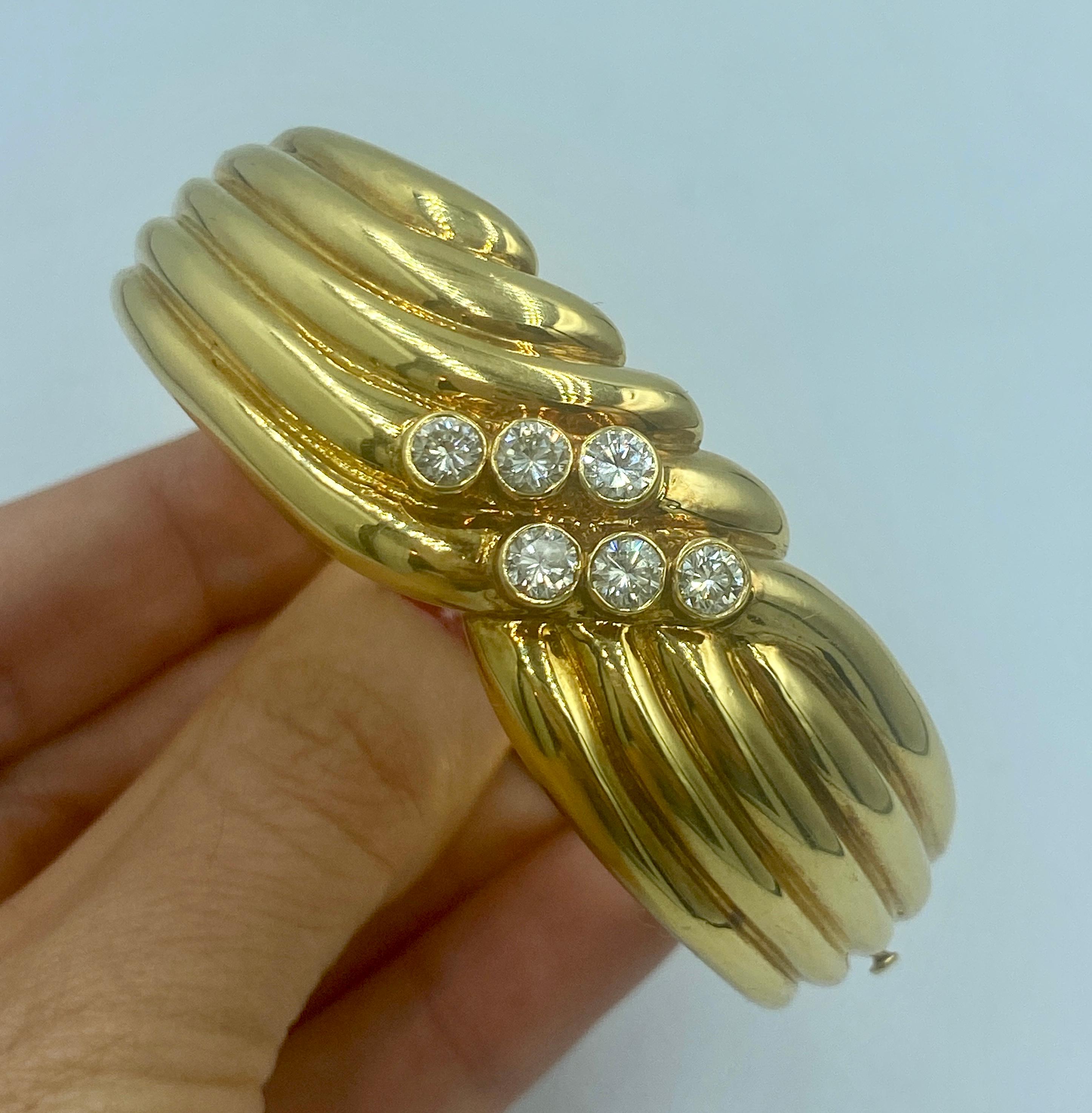 1970s European 18k gold cuff with 6 round cut diamonds For Sale 1