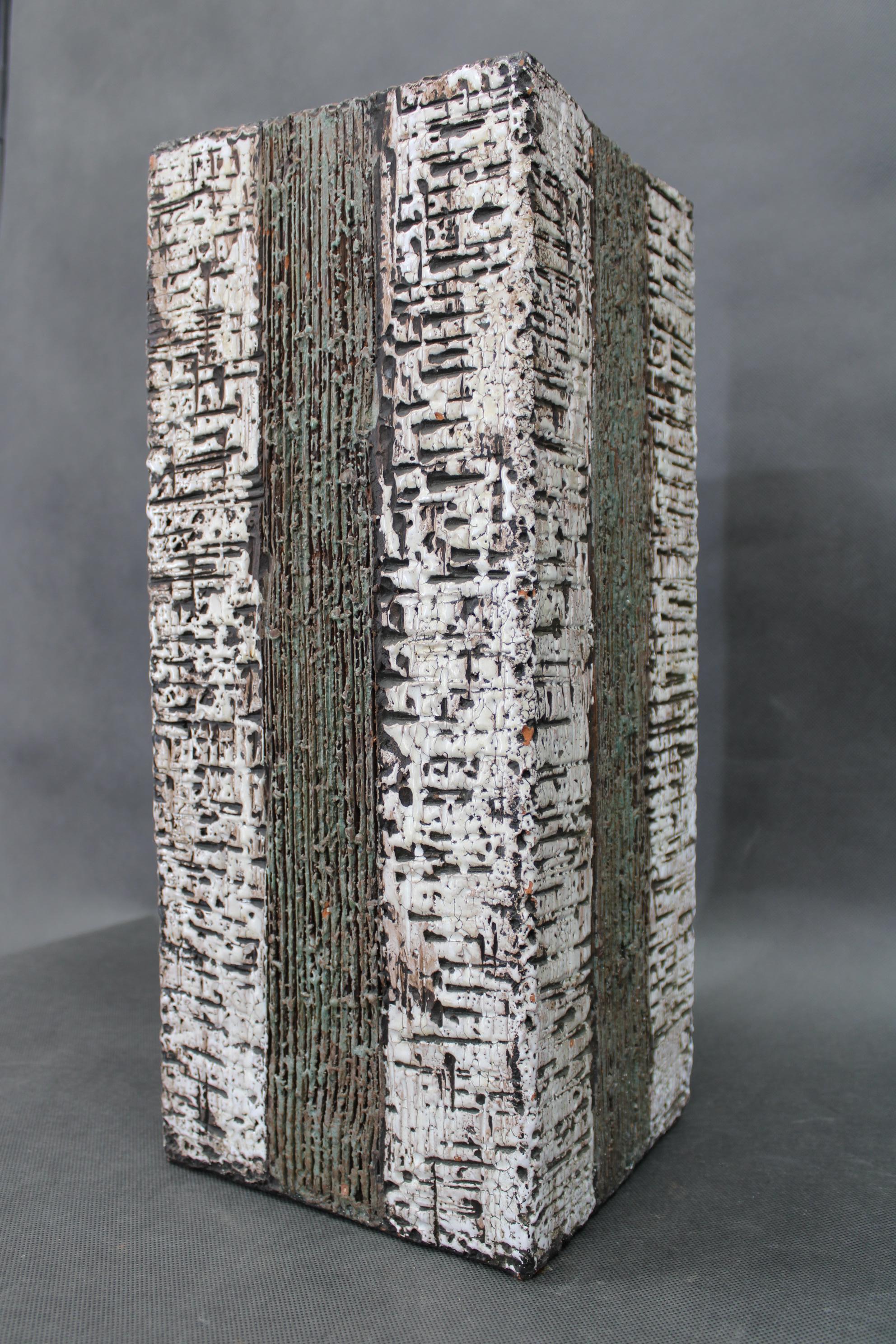 1970er Jahre Europäische Brutalist Keramik Vase - Hohe strukturierte Mid-Century Modern Form im Angebot 5