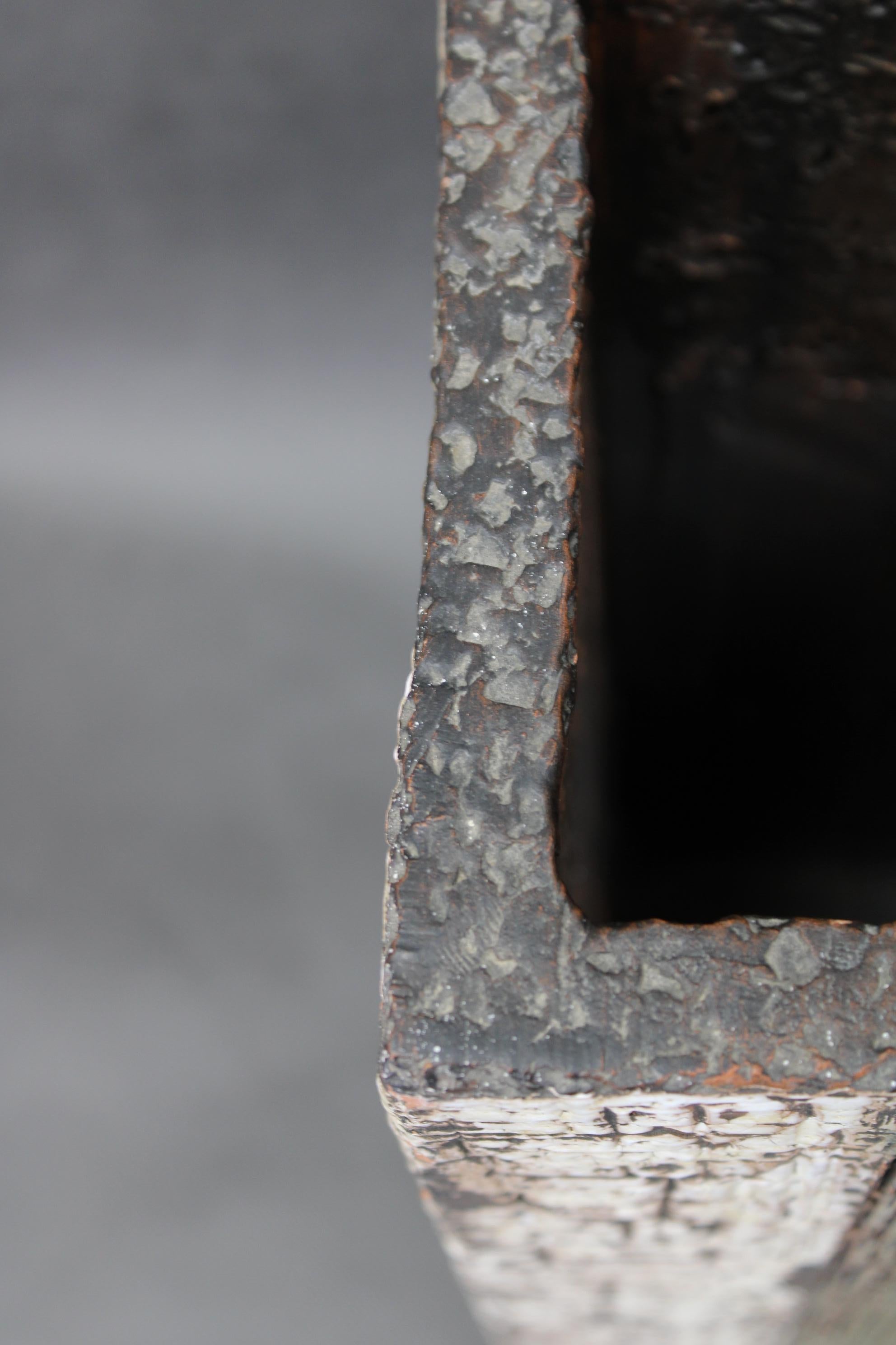 1970er Jahre Europäische Brutalist Keramik Vase - Hohe strukturierte Mid-Century Modern Form im Angebot 6