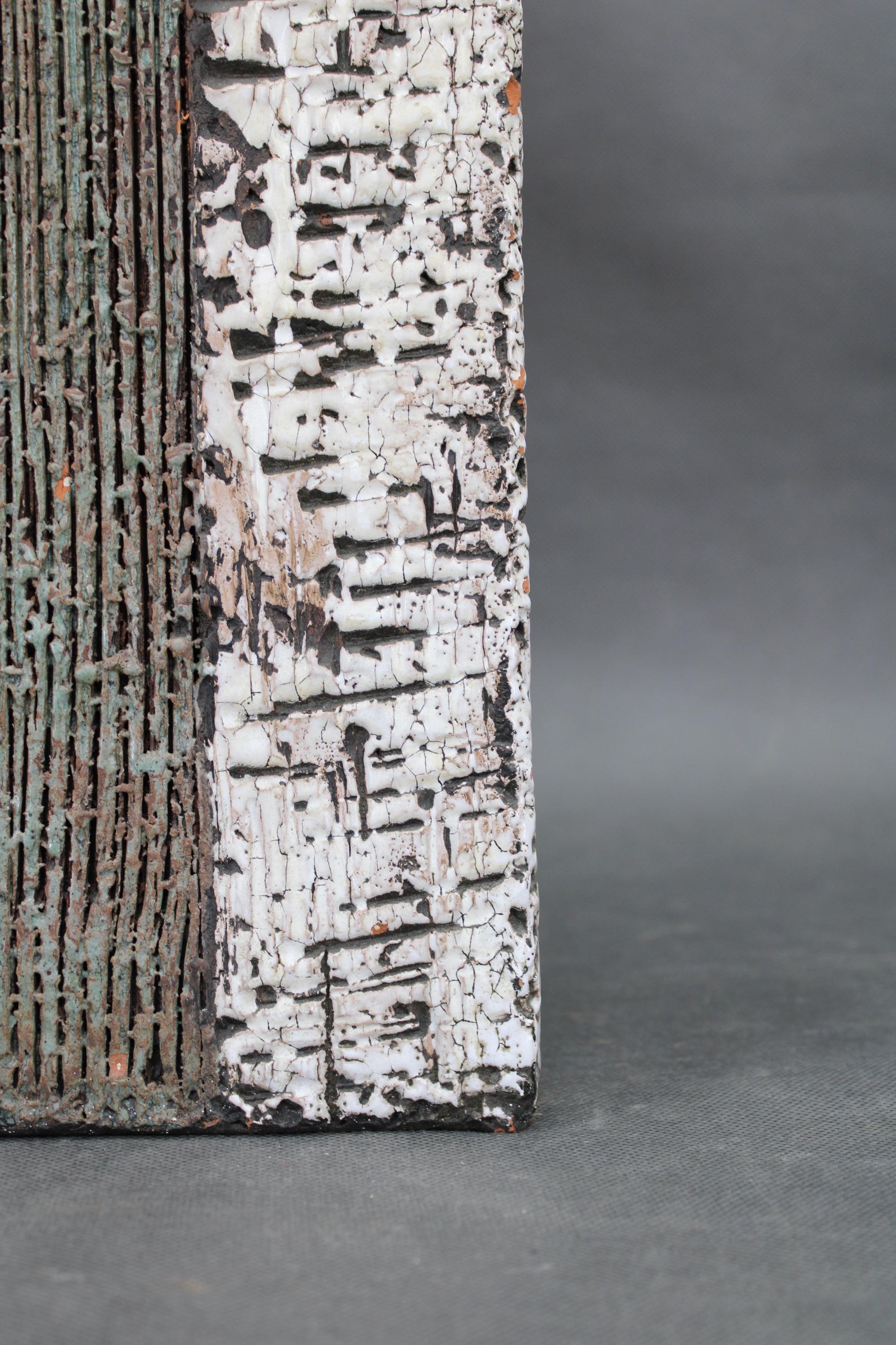 1970er Jahre Europäische Brutalist Keramik Vase - Hohe strukturierte Mid-Century Modern Form im Angebot 2