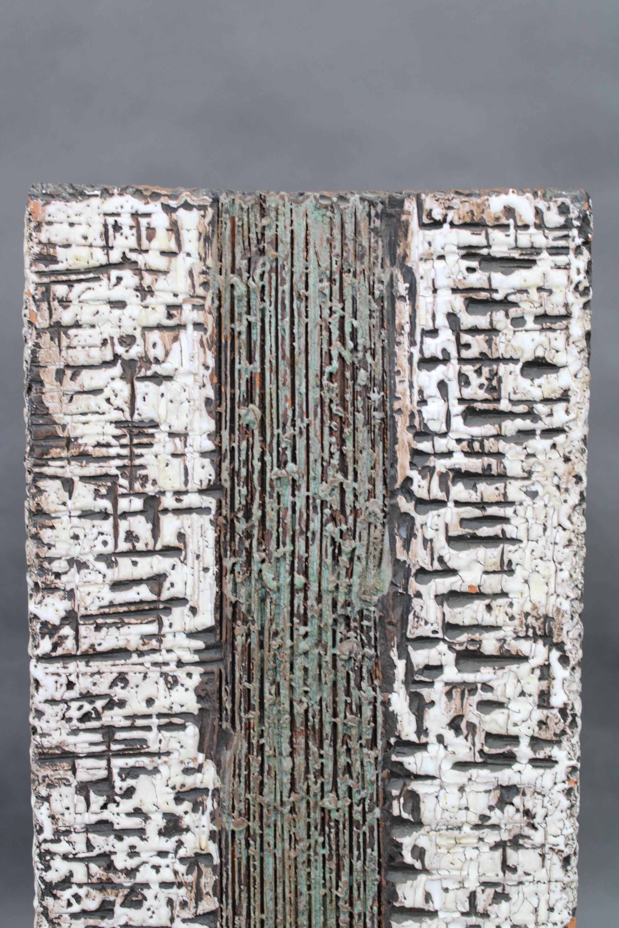 1970er Jahre Europäische Brutalist Keramik Vase - Hohe strukturierte Mid-Century Modern Form im Angebot 3