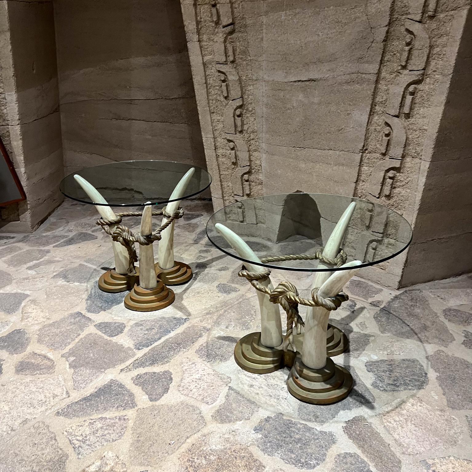 Mesas auxiliares exóticas españolas de los años 70 Faux Ivory Bronze Italo Valenti & Company Español en venta