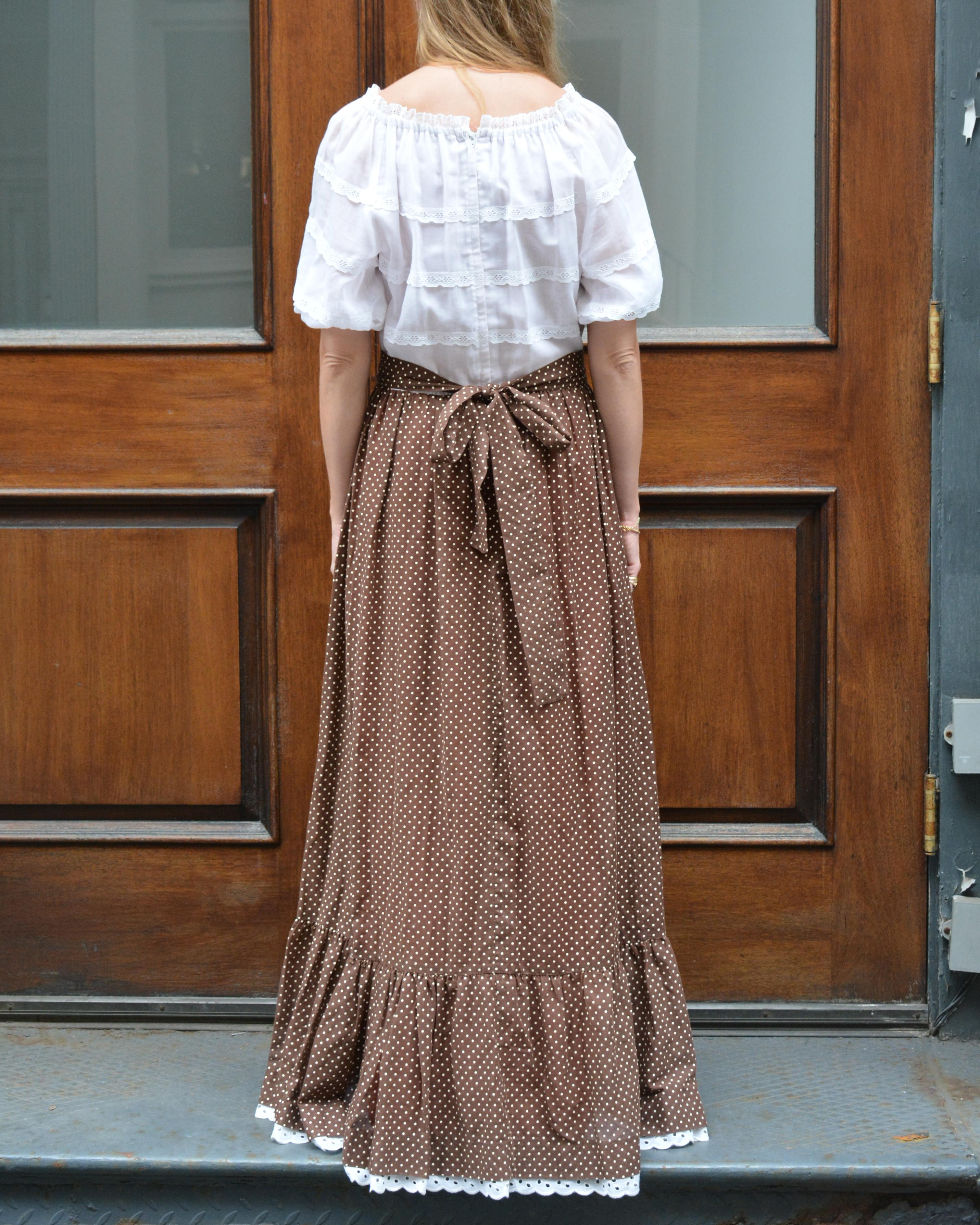 1970s Eyelet Off-The-Shoulder Maxidress For Sale 2
