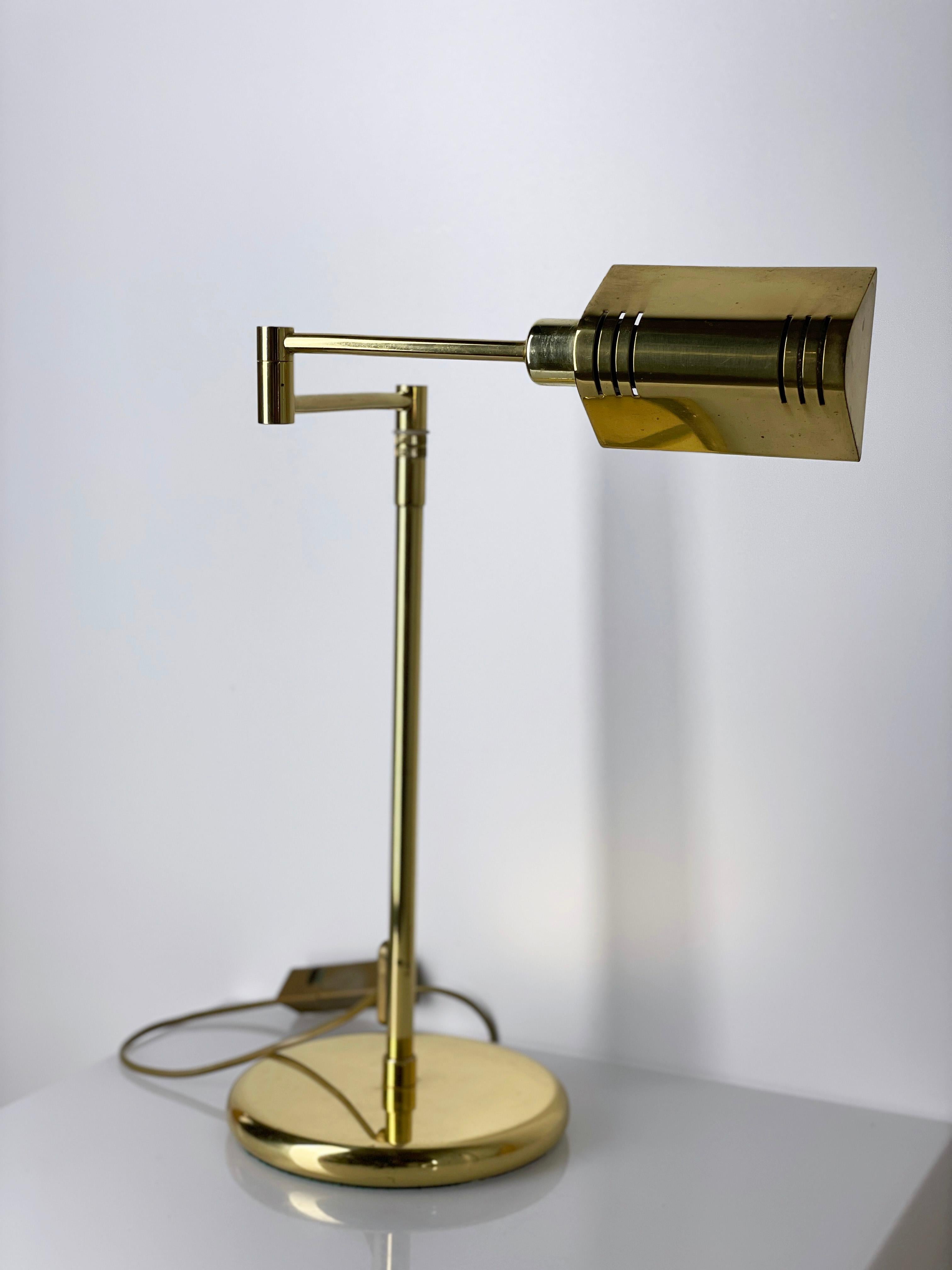 Lámpara de sobremesa/escritorio de latón de la Regencia de 1970 de F. Fabbian, Italia en Bueno estado para la venta en Bern, CH