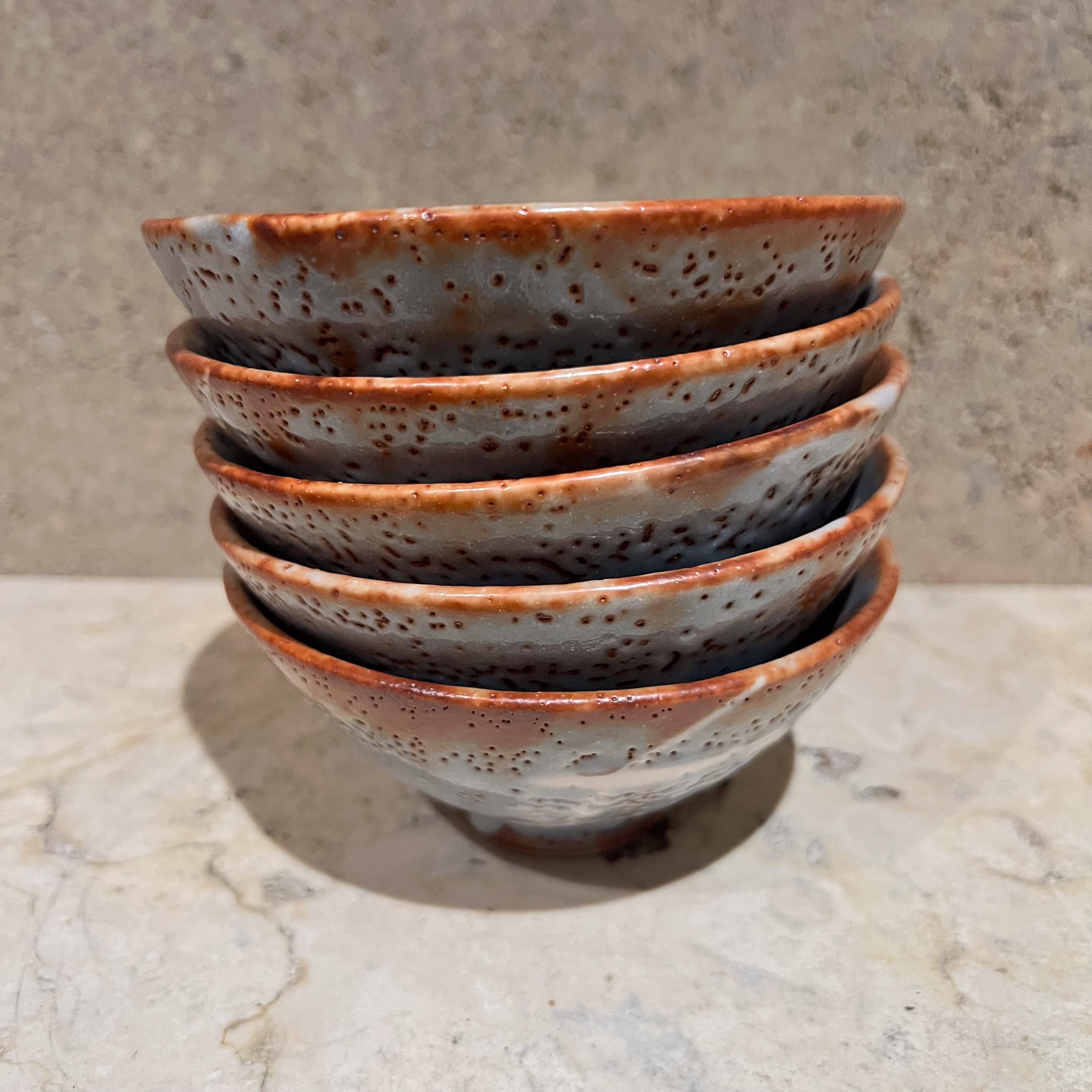 1970er Jahre Fabulous Five Blue Art Pottery Schalen Abstrakte Keramik im Zustand „Gut“ im Angebot in Chula Vista, CA