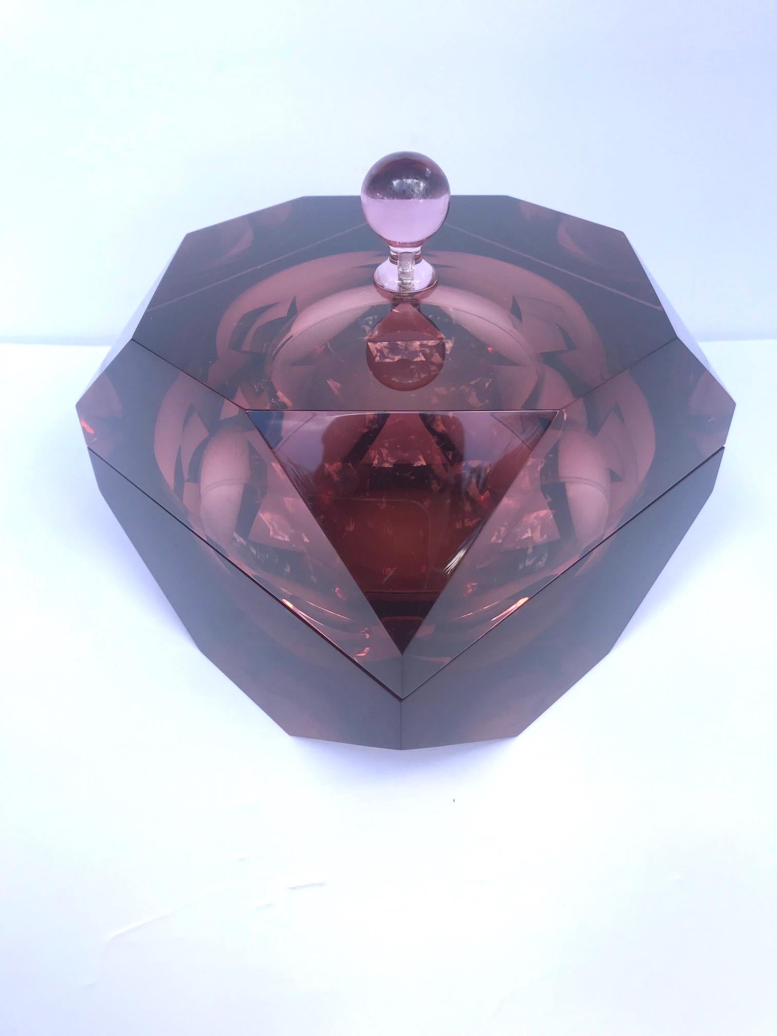 1970s Faceted Prism Ice Bucket in Rare Amethyst Lucite, Italy 3