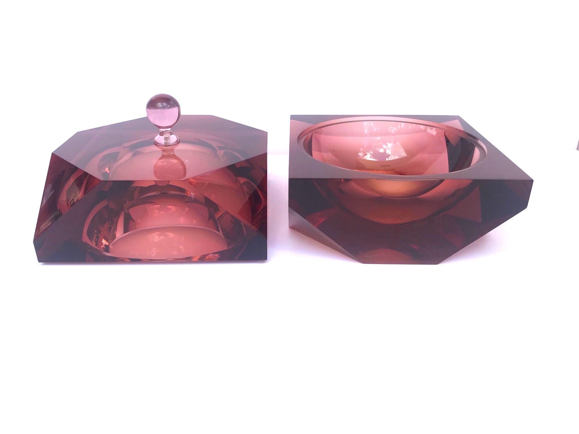 1970s Faceted Prism Ice Bucket in Rare Amethyst Lucite, Italy 5