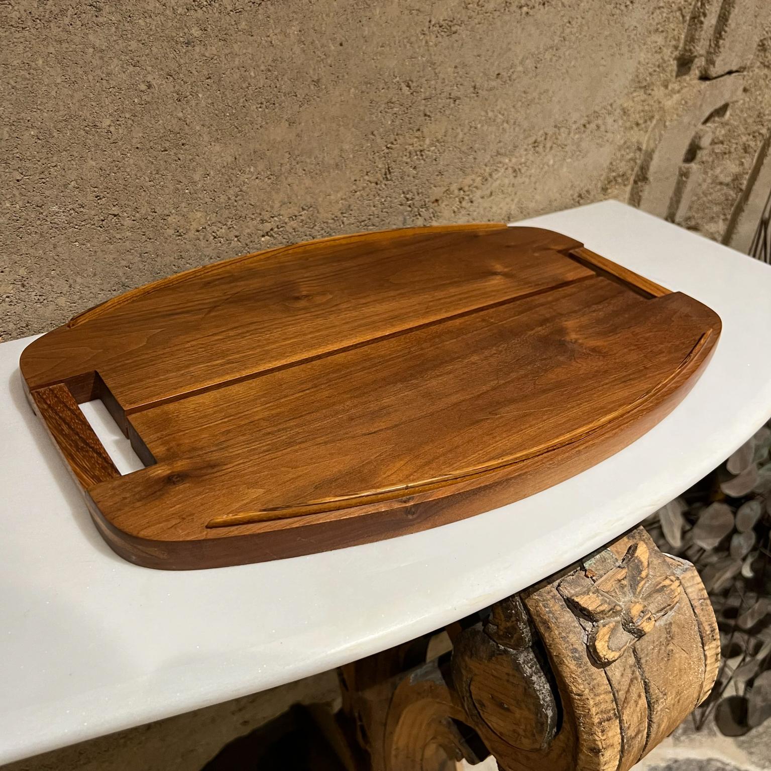1970s Fancy Wood Cutting Board Modern Charcuterie Serving Platter In Good Condition For Sale In Chula Vista, CA