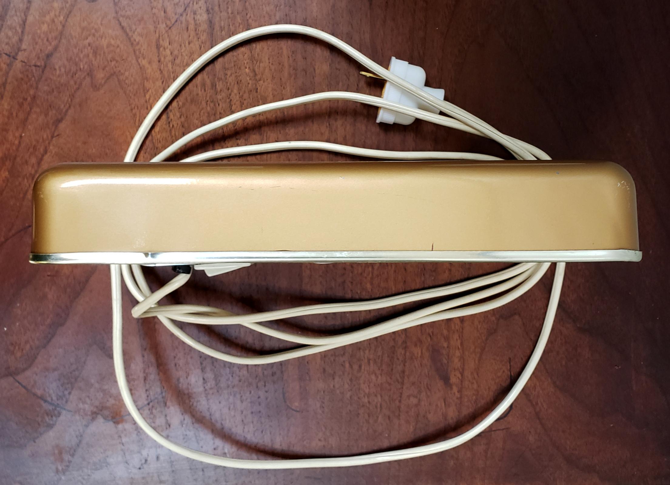 1970s Fase Madrid Foldable Desk Lamp in Gold and Chrome For Sale 4