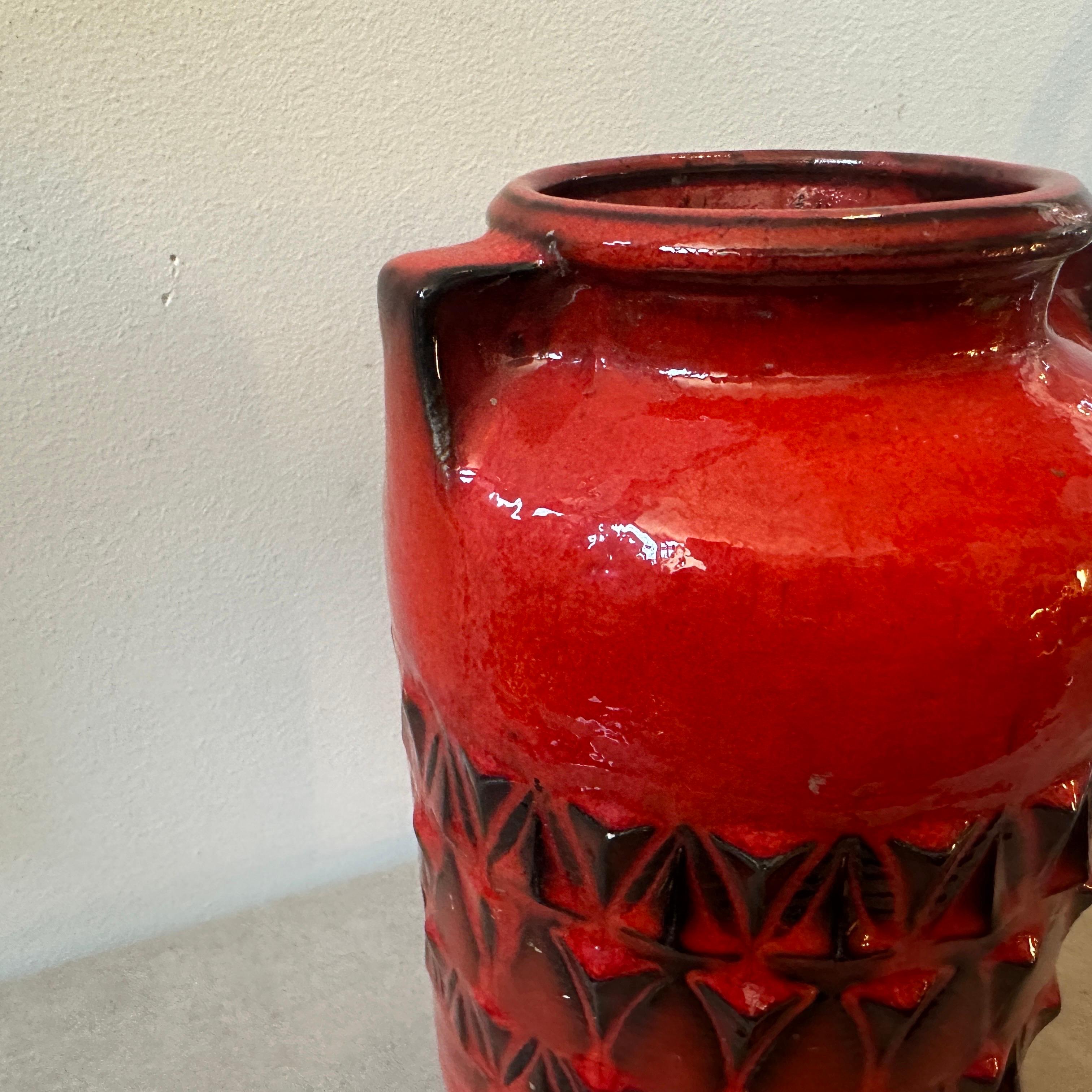 Deutsche Fat Lava-Vase aus roter und schwarzer Keramik, 1970er Jahre (20. Jahrhundert) im Angebot