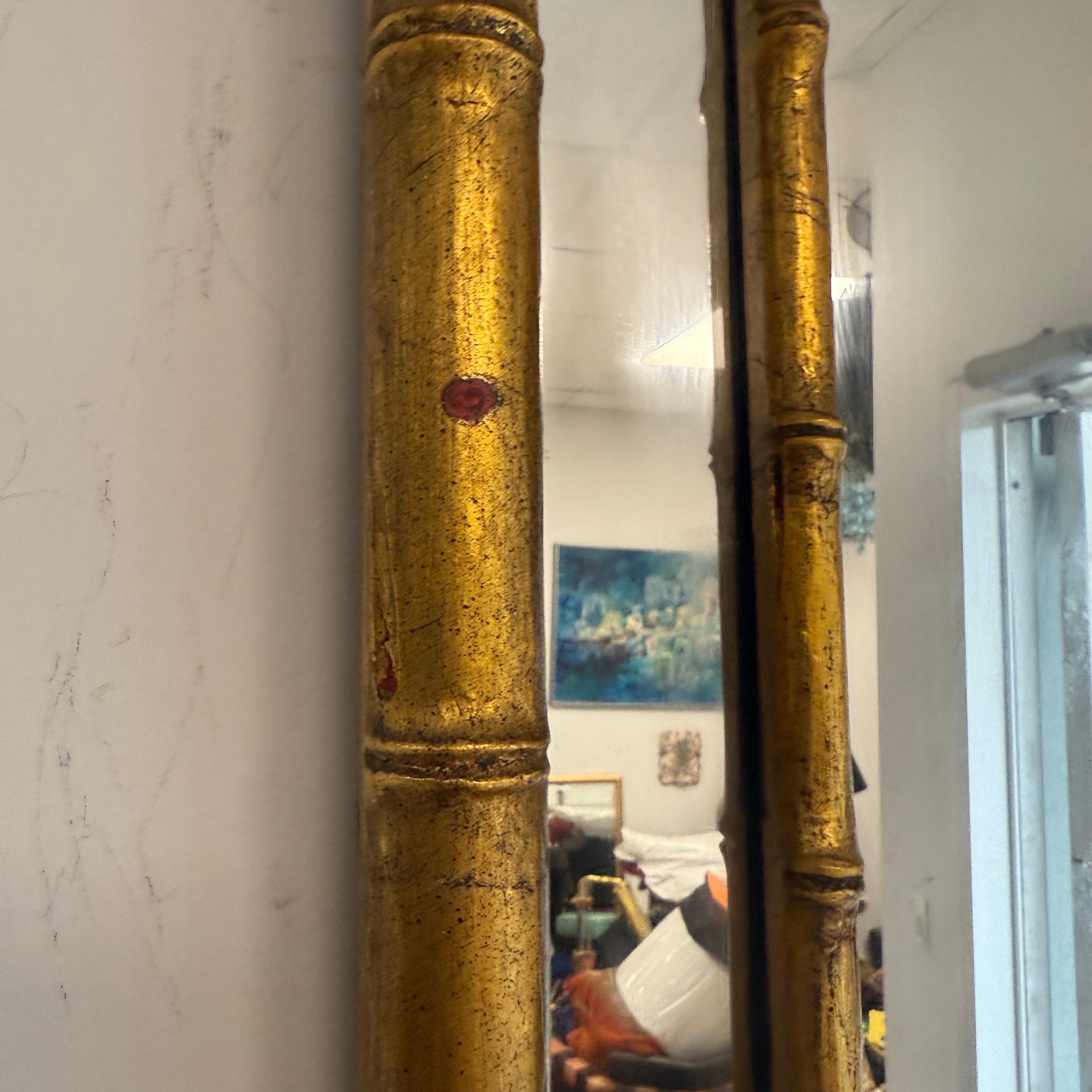 Specchio in legno di bambù finto del 1970 con accenti di chiave greca in vendita 2