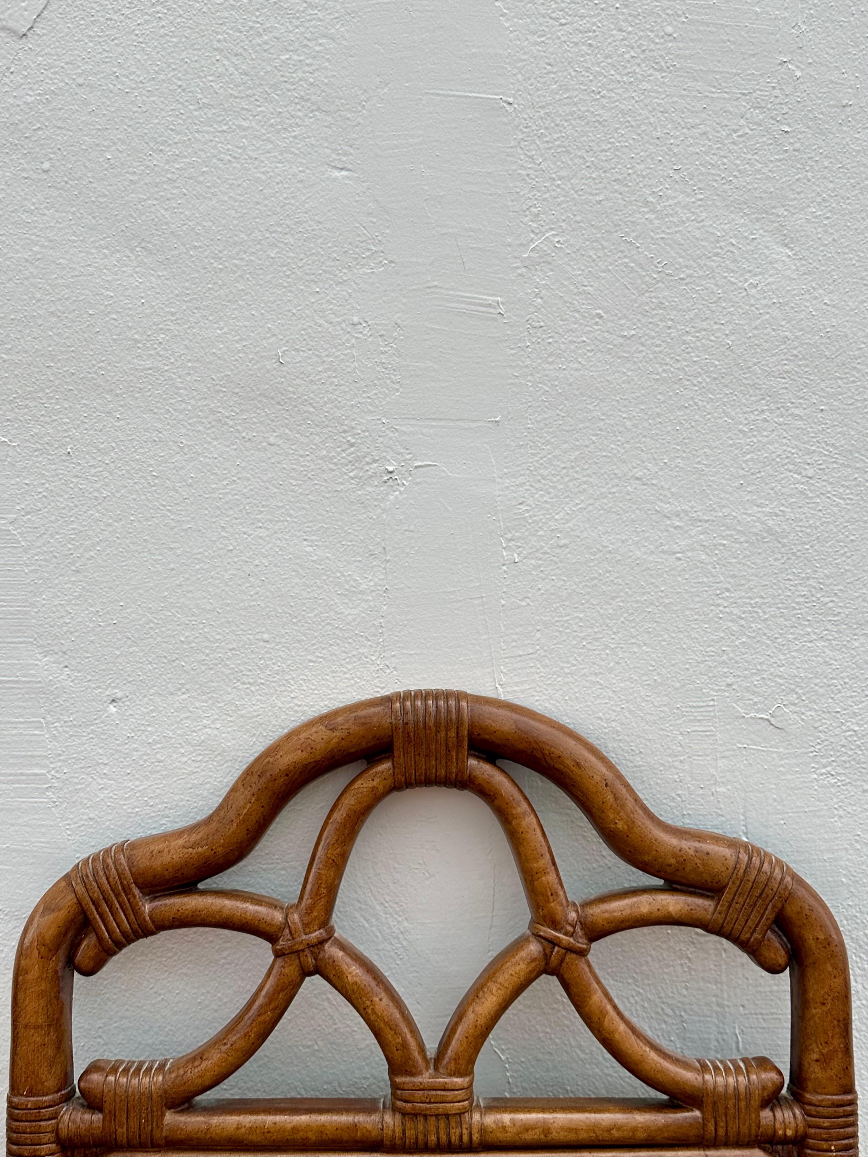 Specchio ad arco in finto legno di bambù degli anni '70, set di 2 in vendita 2