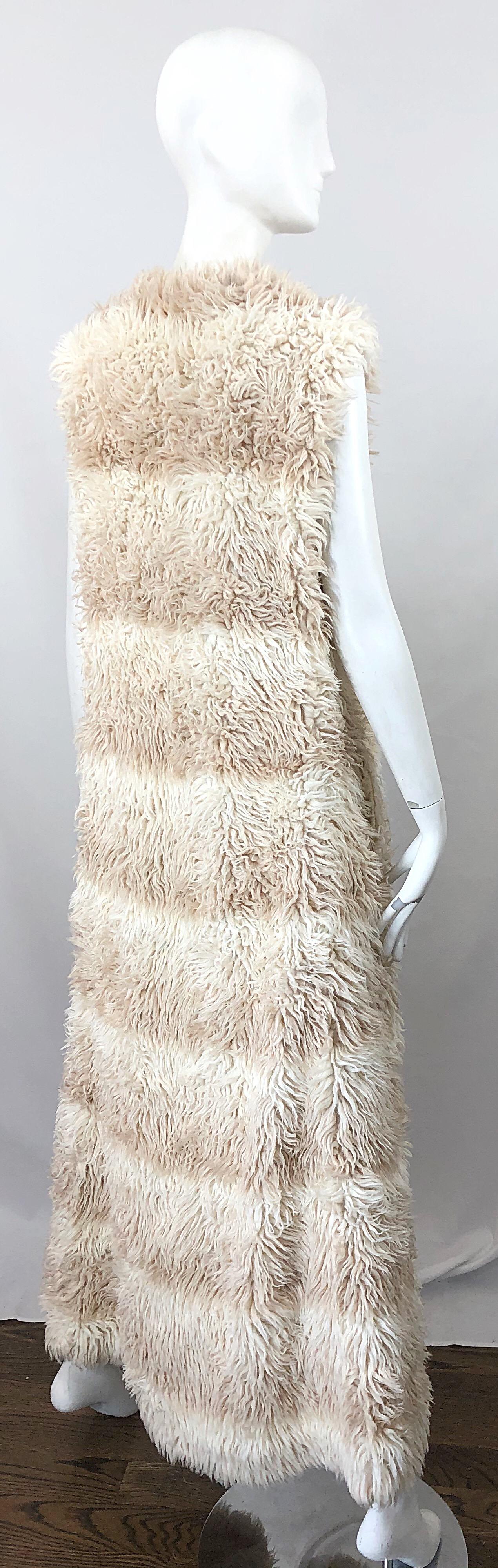 1970s Faux Fur Ivory + Tan Striped Vintage 70s Long Boho Shag Maxi Vest In Good Condition In San Diego, CA