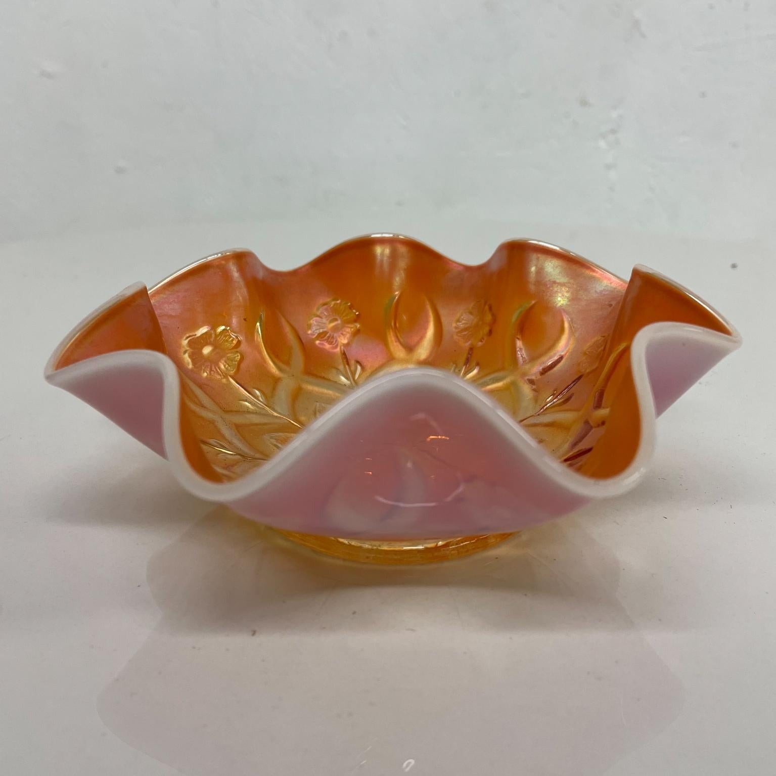 Art glass dish
Fenton Marigold holly carnival art glass dish candy compote server
Measures: 5.75 diameter x 2 height inches
Preowned original unrestored vintage condition.
Review images.

