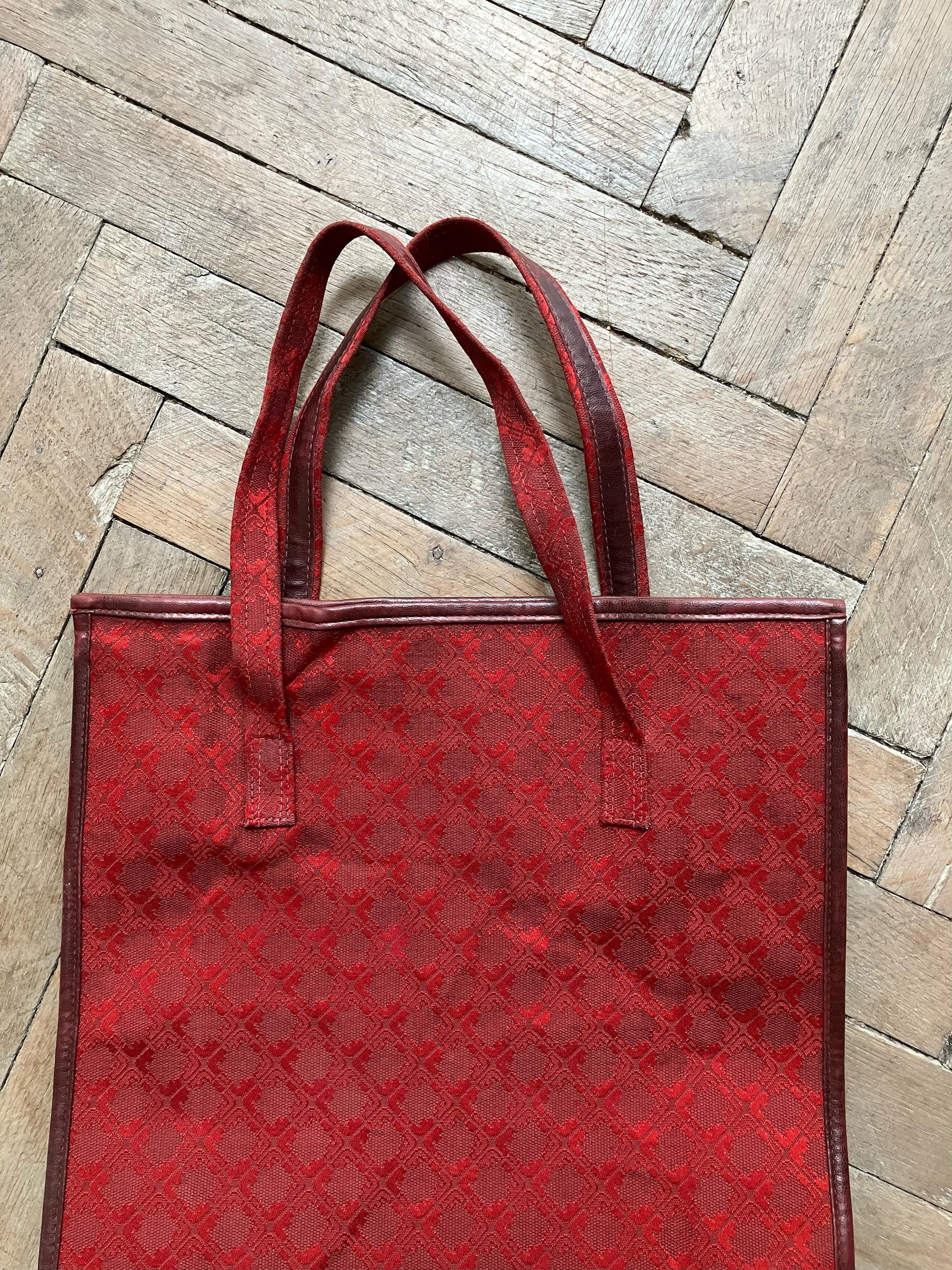1970s Ferragamo Burgundy Tote Bag In Good Condition For Sale In Paris, FR