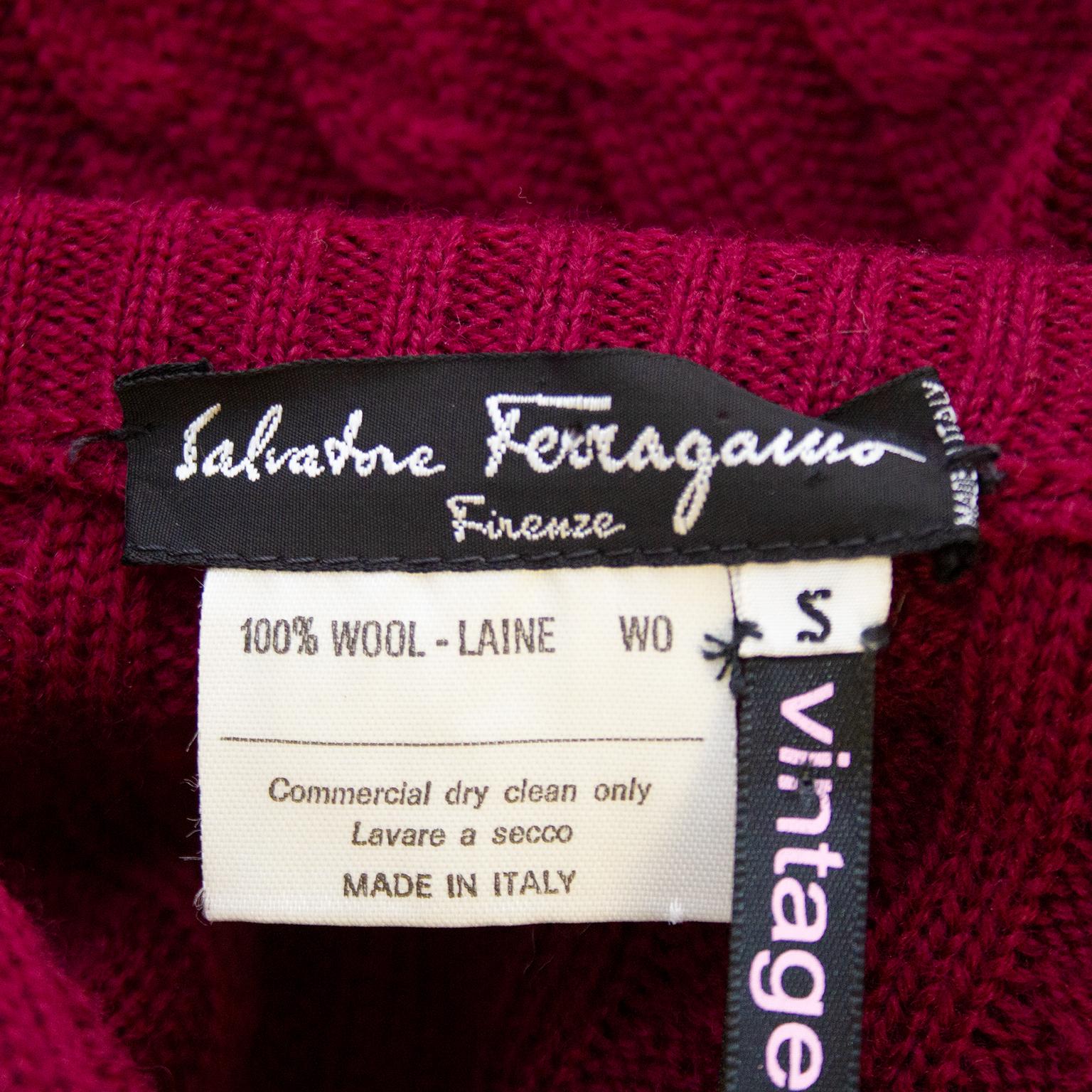 Ferragamo - Cardigan en maille bourgogne côtelée et câble, années 1970 Unisexe en vente